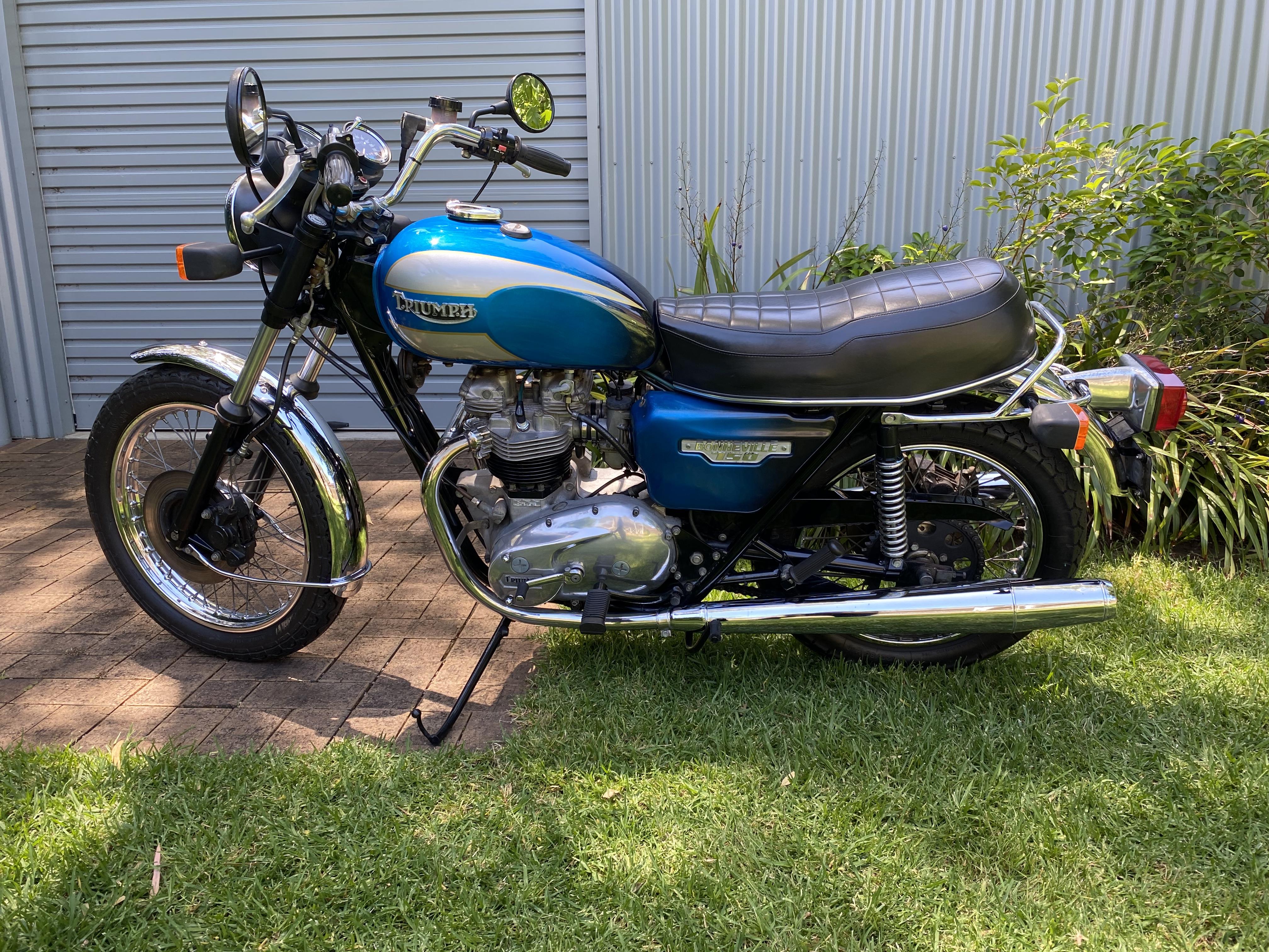 1982 TRIUMPH BONNEVILLE T140E 750 CC ROAD 