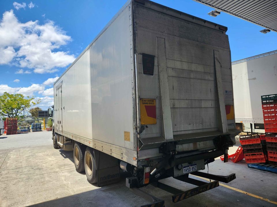 2010 ISUZU FVL 1400 REFRIGERATED TRUCK