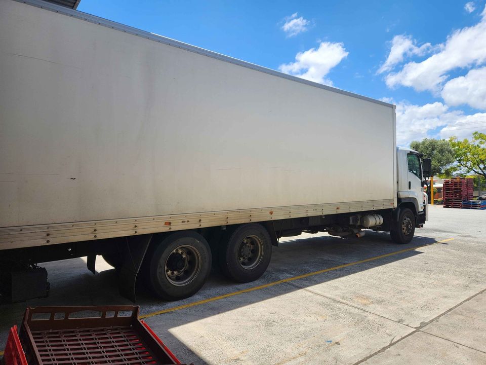 2010 ISUZU FVL 1400 REFRIGERATED TRUCK