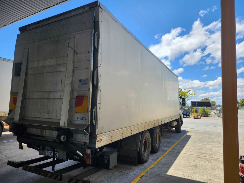 2010 ISUZU FVL 1400 REFRIGERATED TRUCK
