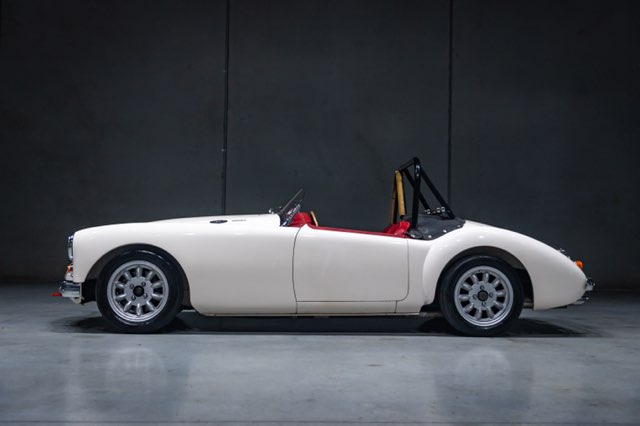 1962 MG MGA MKII CONVERTIBLE 