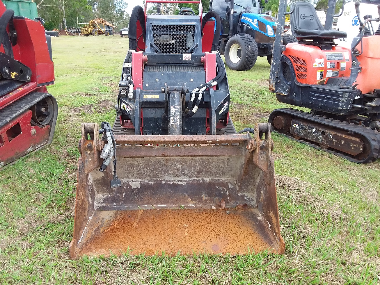 2015 Toro TX1000 Mini Loader with 4 in 1