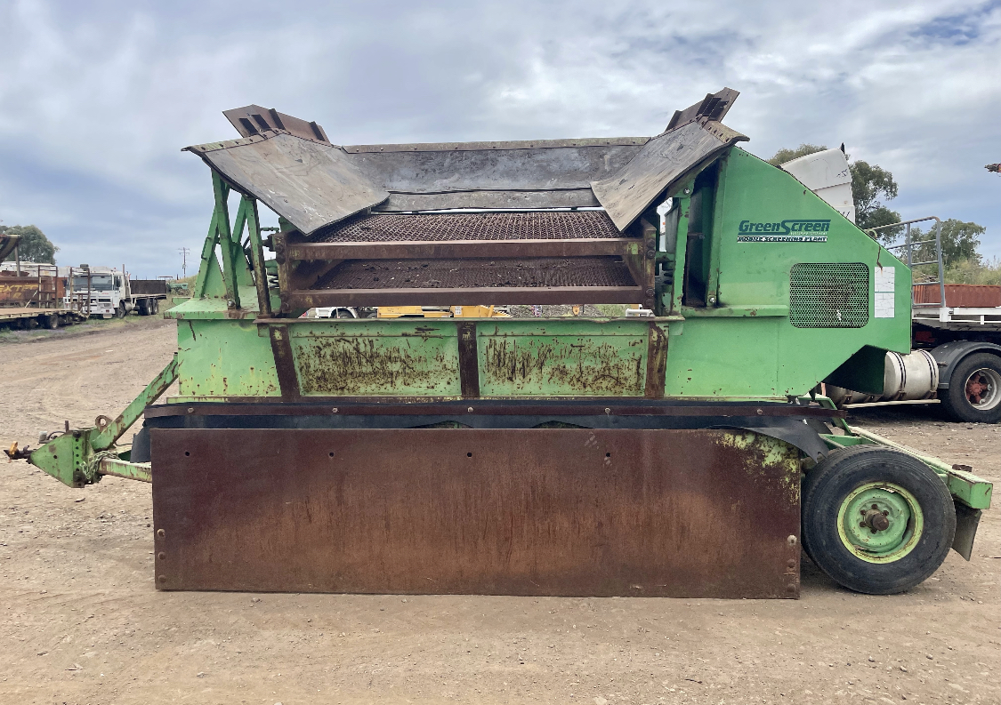 2011 GREENSCREEN TWIN DECK TOWABLE LOADER SCREEN