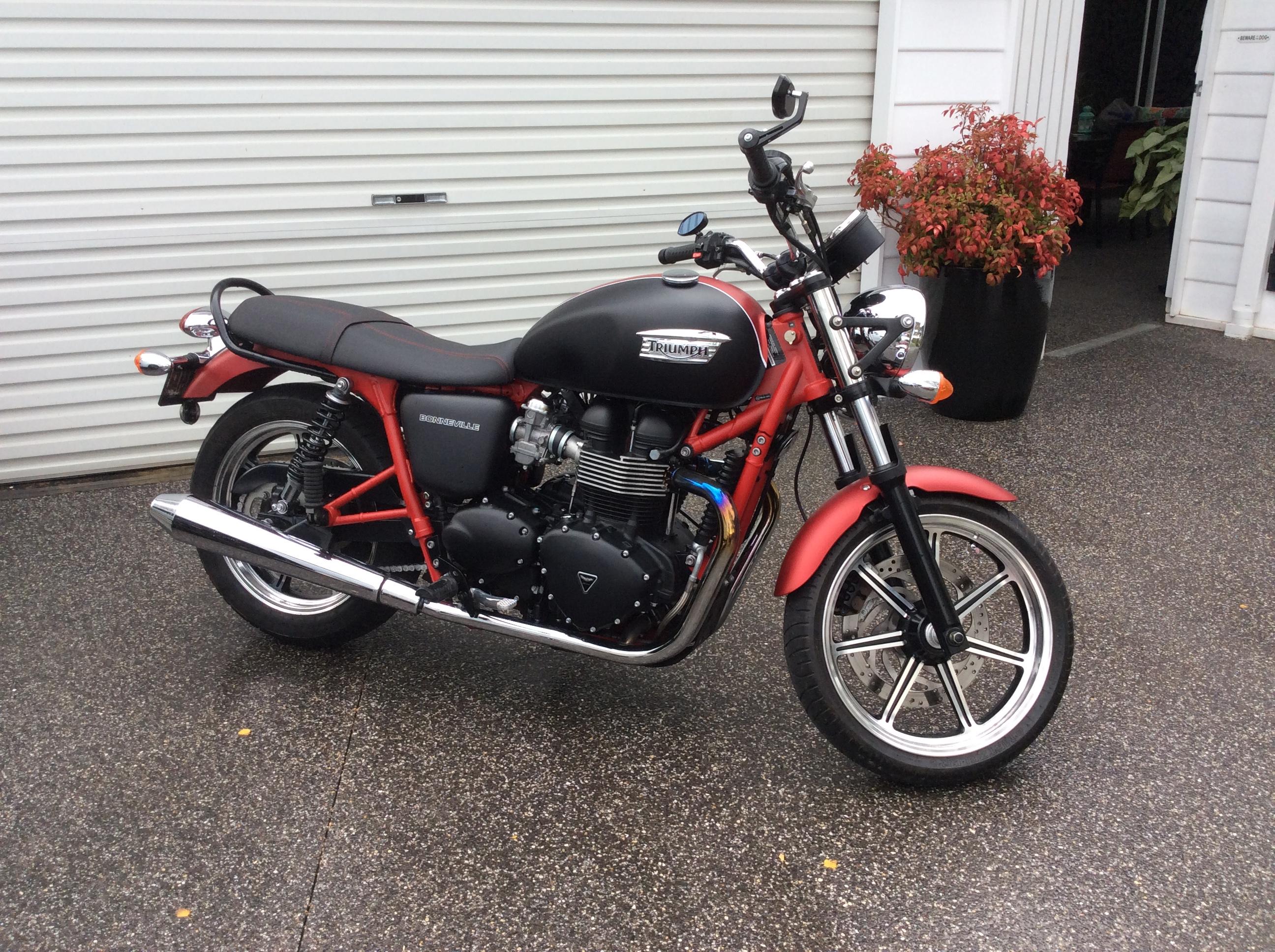 2013 TRIUMPH BONNEVILLE ROAD