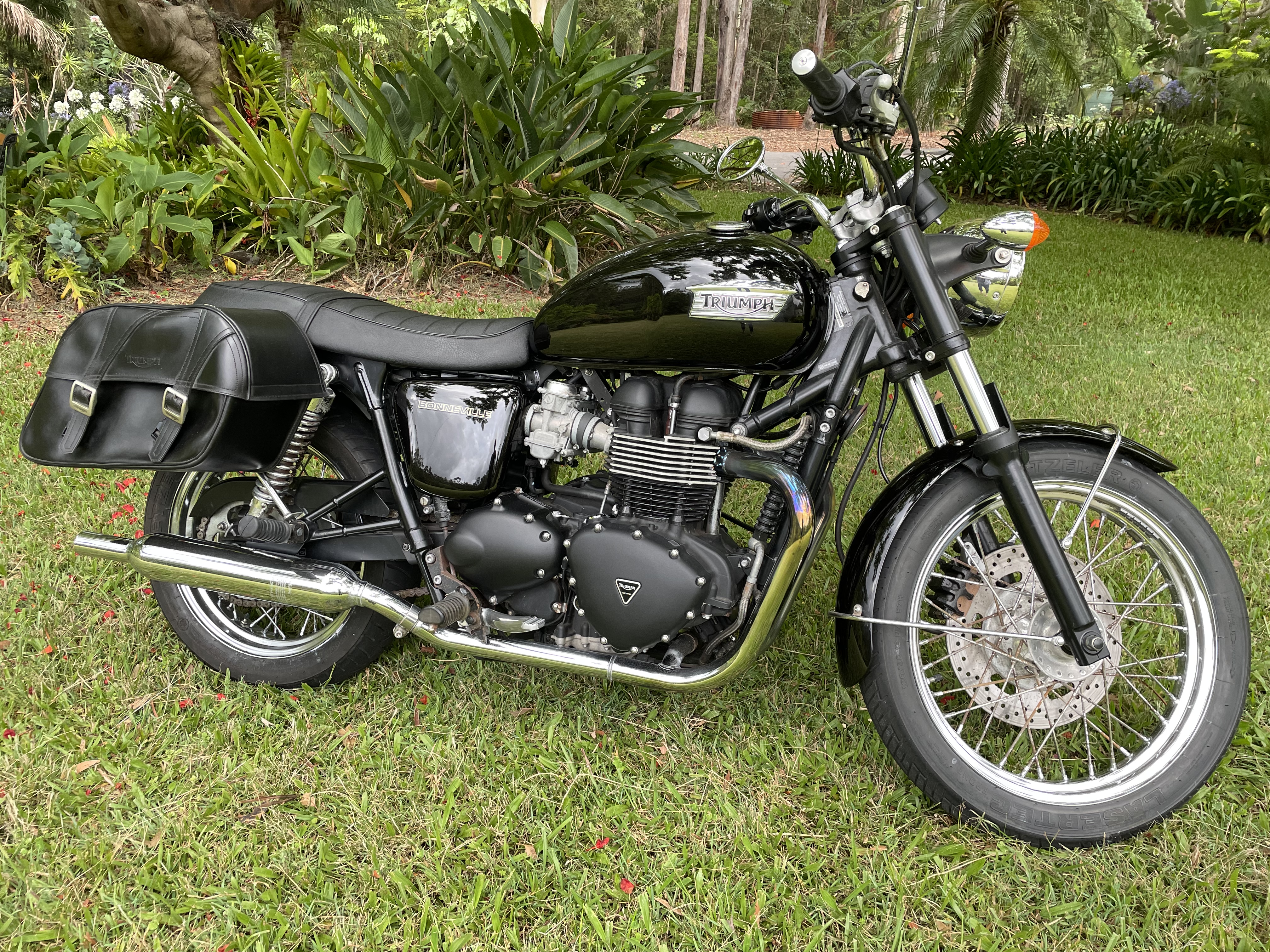 2008 TRIUMPH BONNEVILLE 865CC ROAD