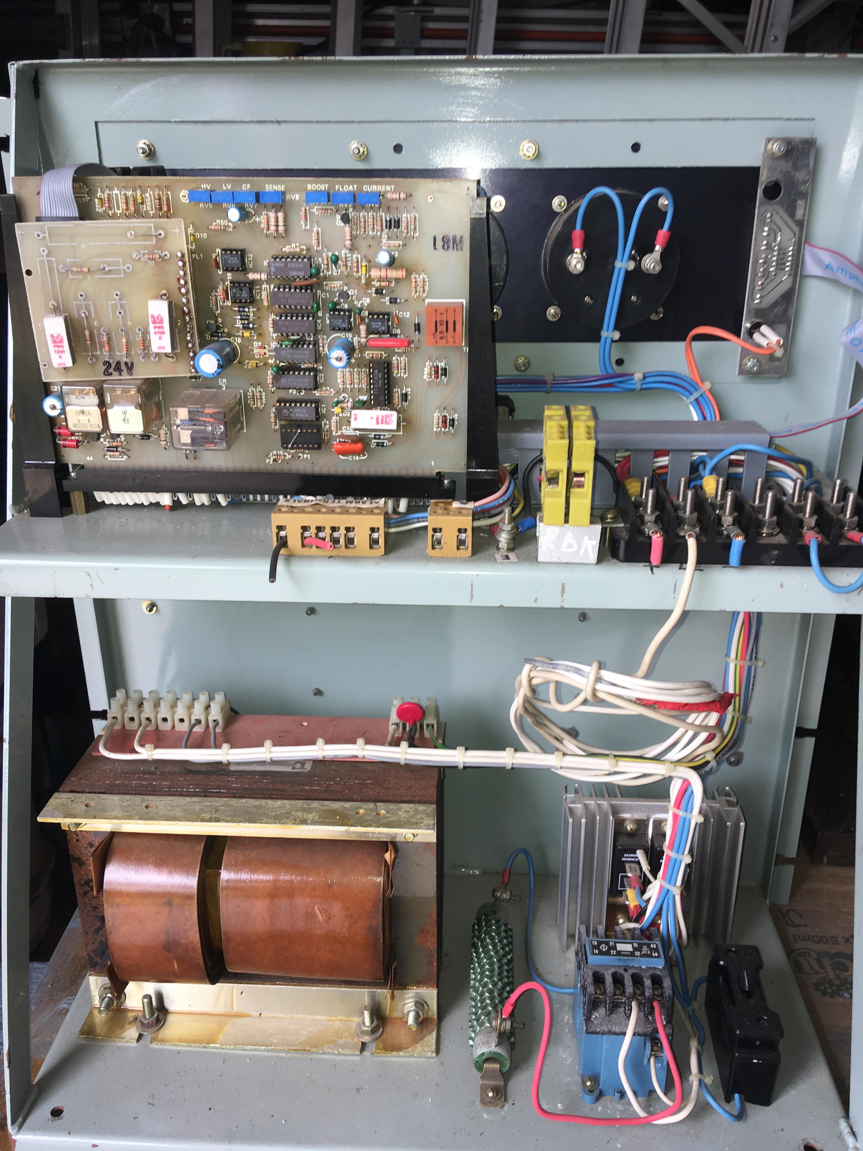 BATTERY CHARGER, INDUSTRIAL/COMMERCIAL TYPE