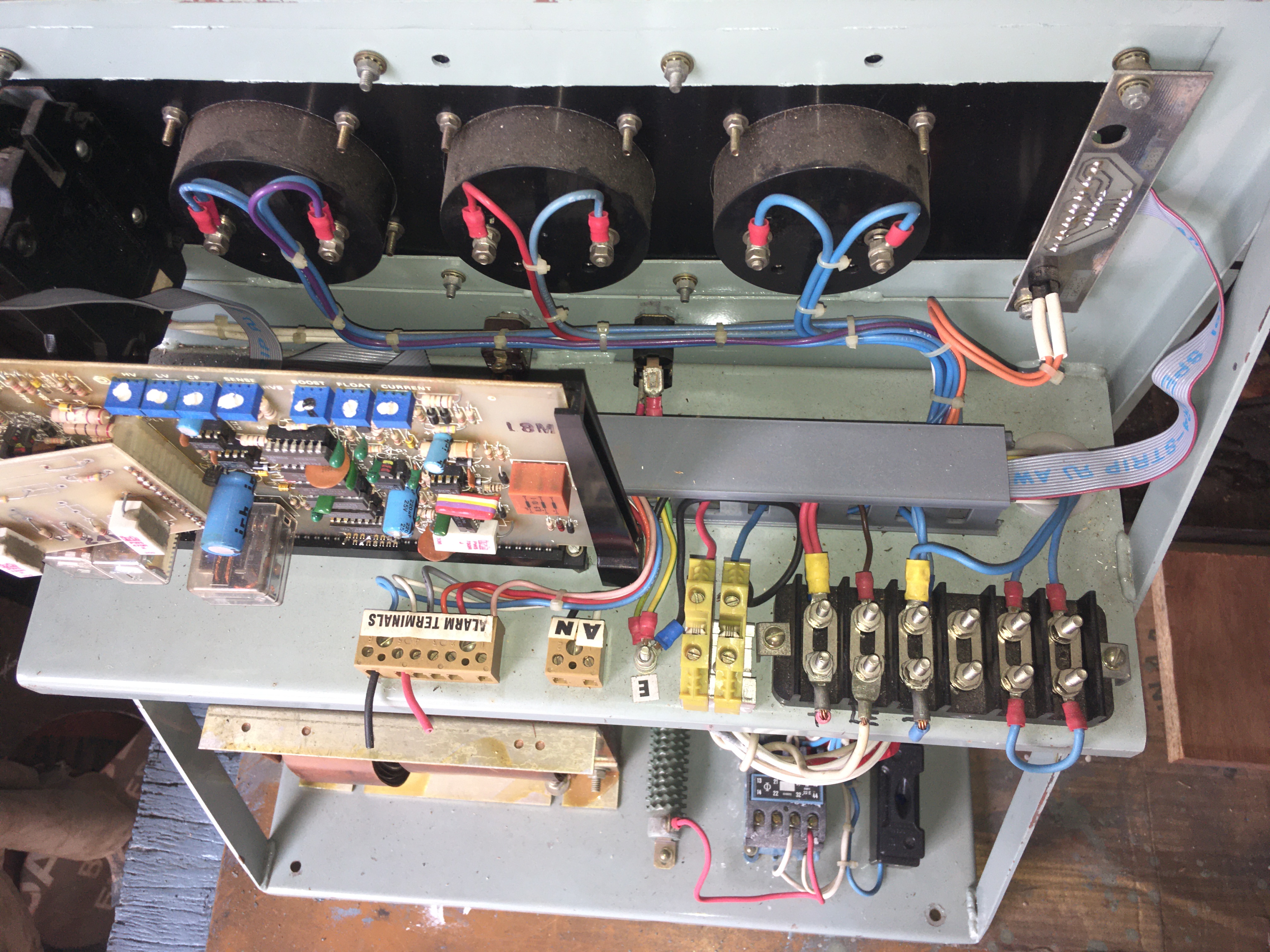 BATTERY CHARGER, INDUSTRIAL/COMMERCIAL TYPE