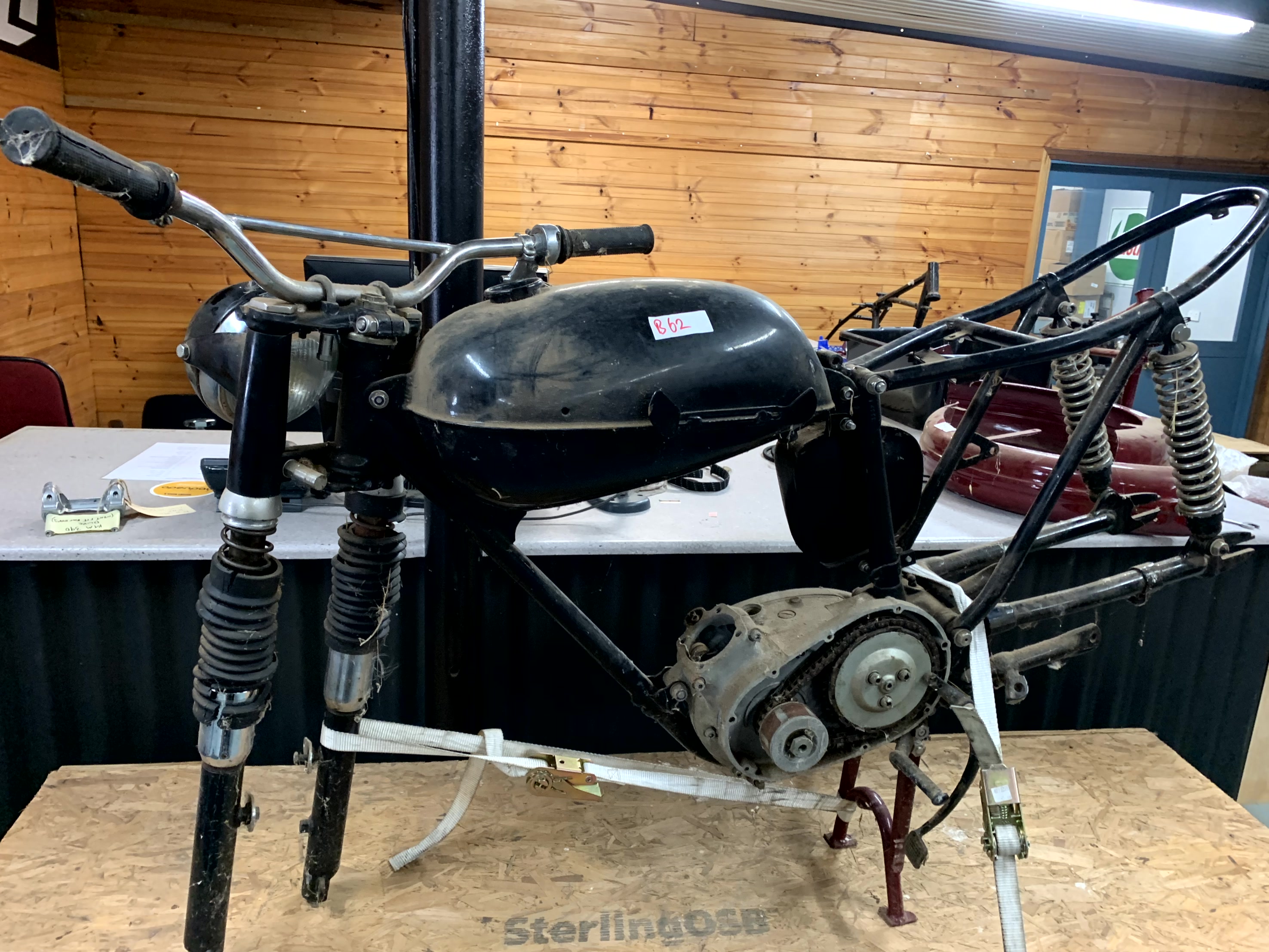 TRIUMPH CLASSIC BRITISH & VINTAGE MOTORCYCLE BIKES, ENGINES PARTS, BULK COLLECTION