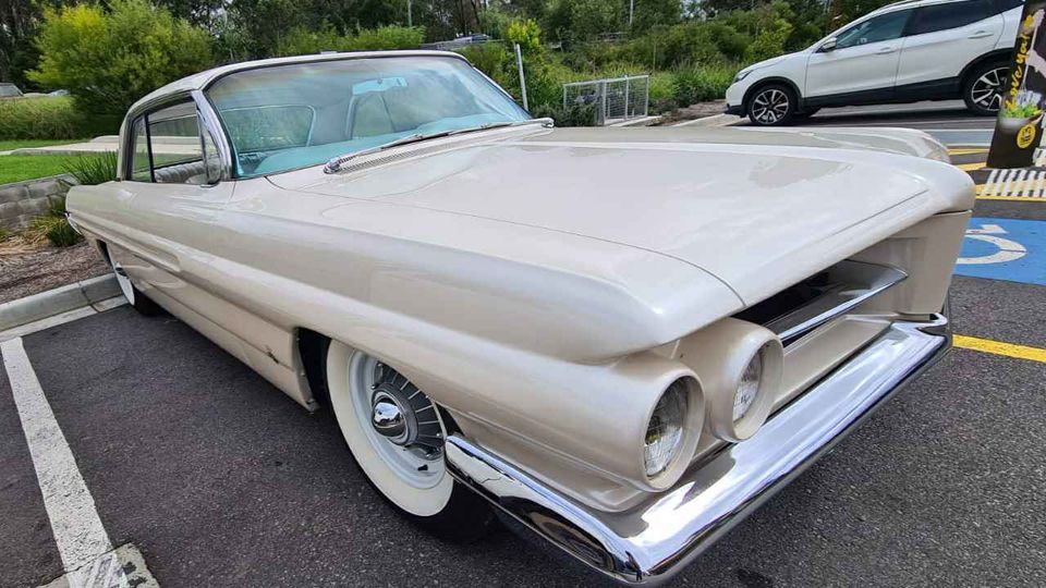 1962 PONTIAC GRAND PRIX COUPE