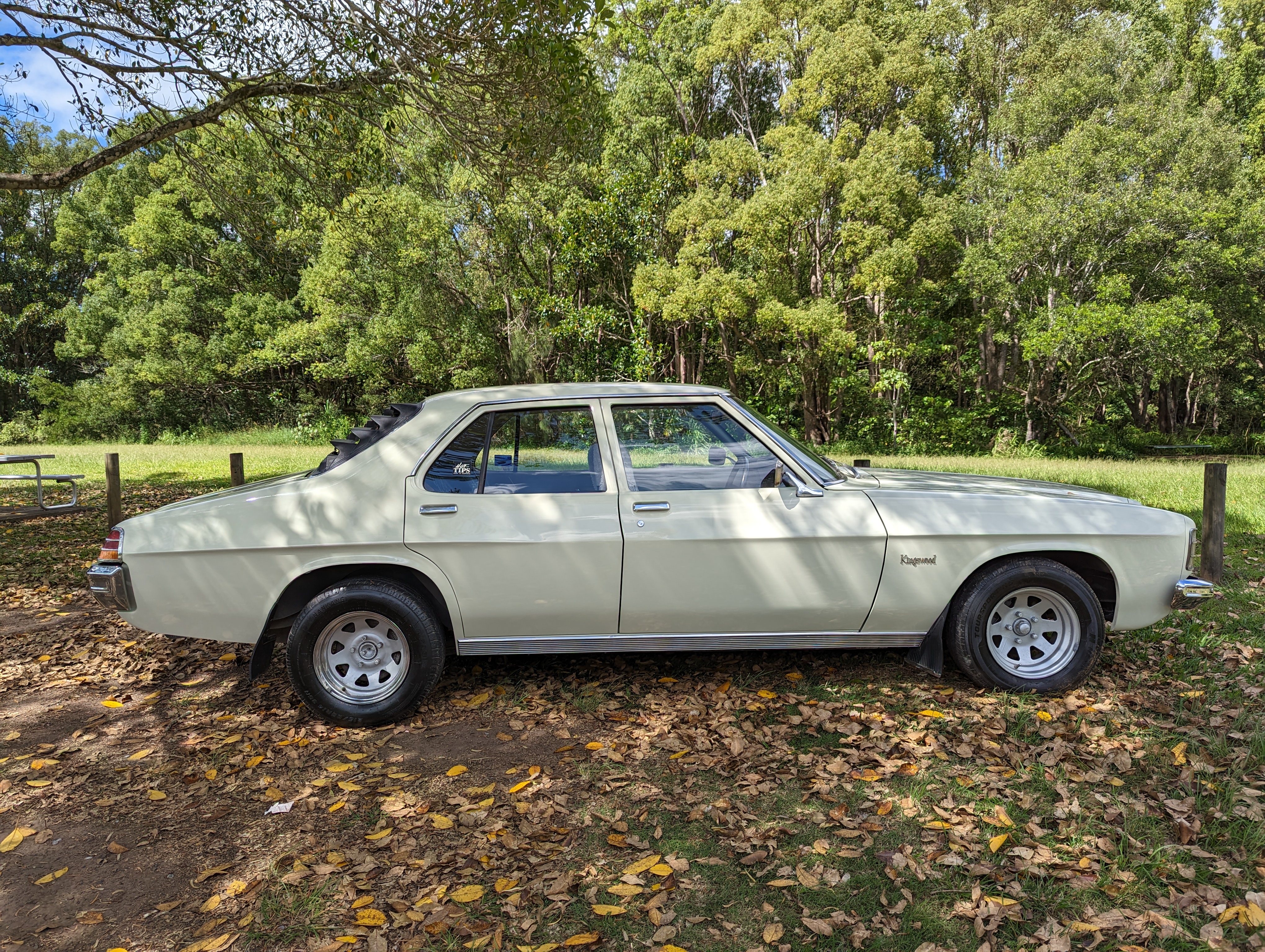1975 HOLDEN KINGSWOOD HJ 3 SP MANUAL 4D SEDAN