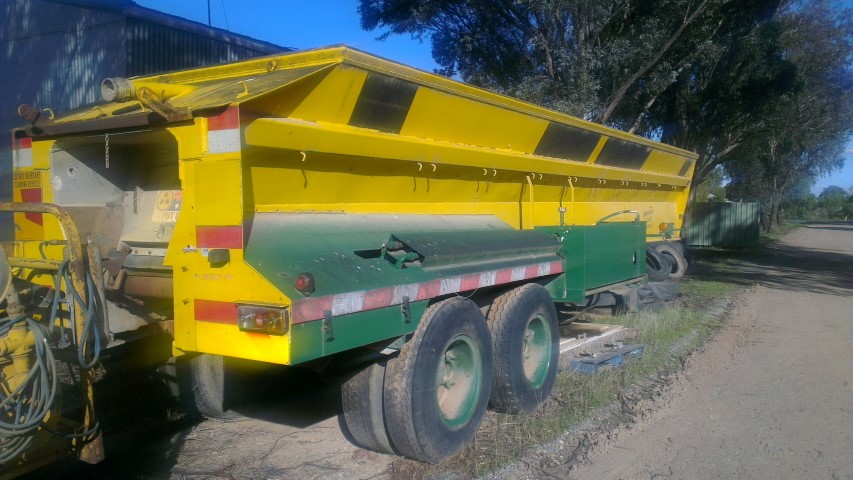 1984 FRUEHAUF FLOWCON TRAILER