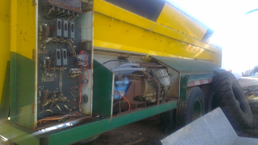 1984 FRUEHAUF FLOWCON TRAILER
