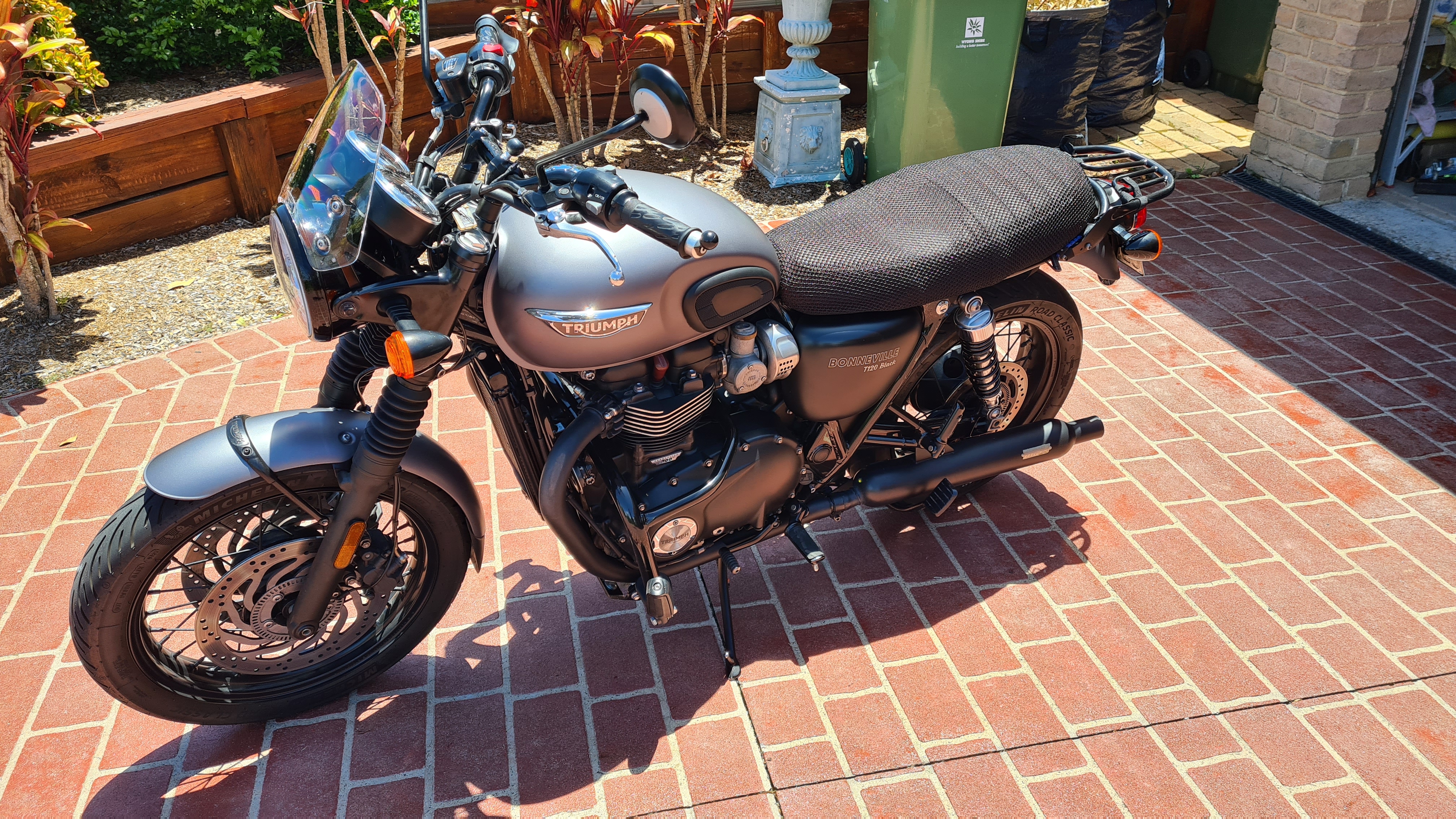 2016 TRIUMPH BONNEVILLE T120 BLACK ROAD