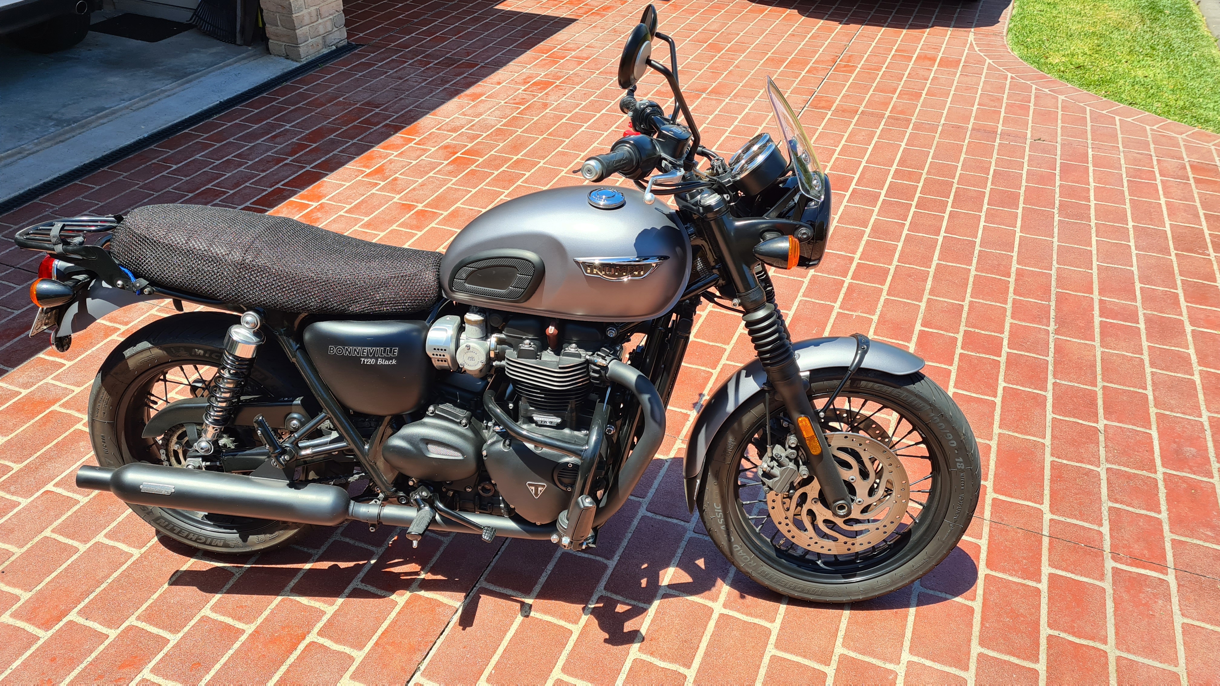 2016 TRIUMPH BONNEVILLE T120 BLACK ROAD