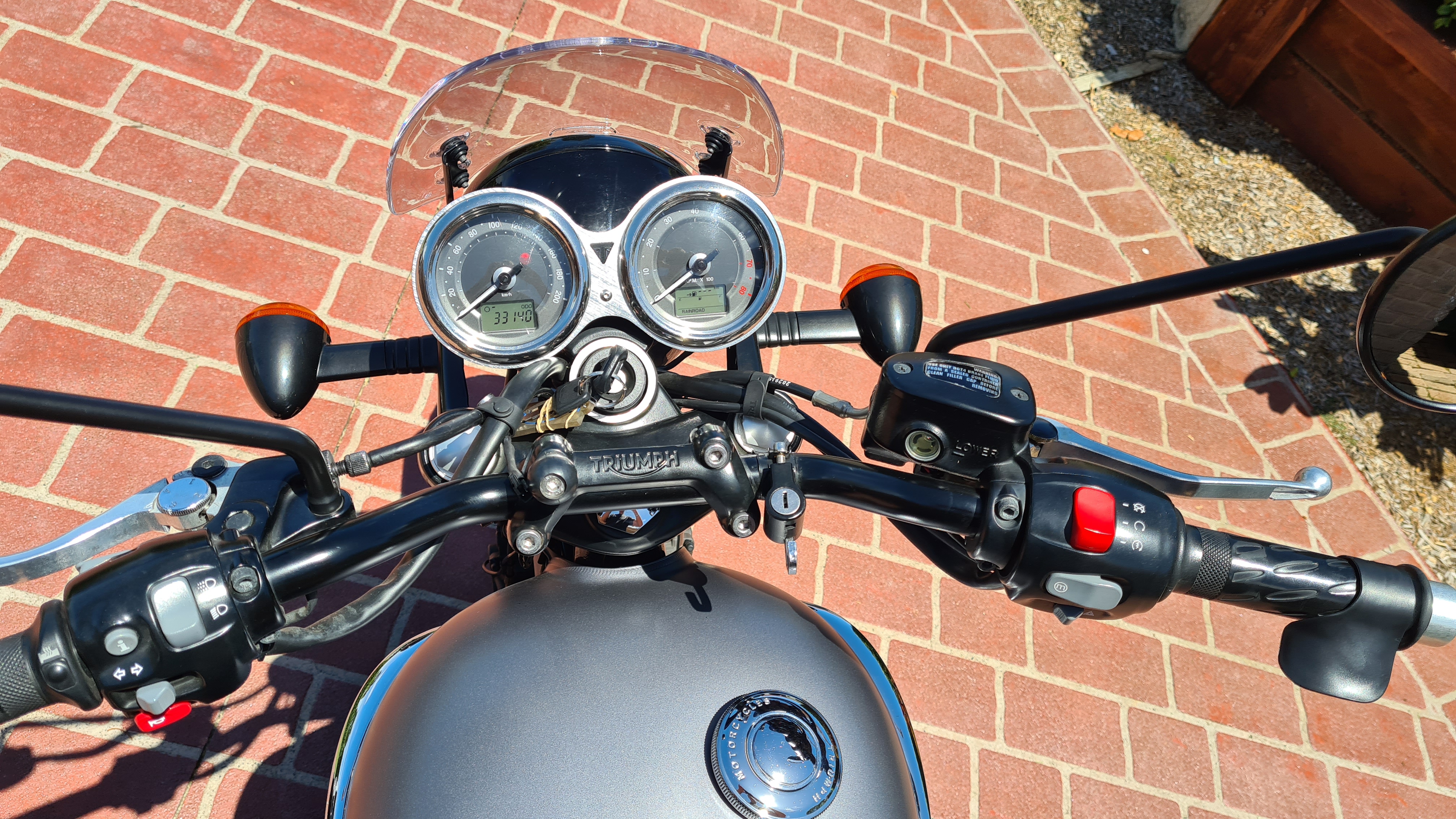 2016 TRIUMPH BONNEVILLE T120 BLACK ROAD