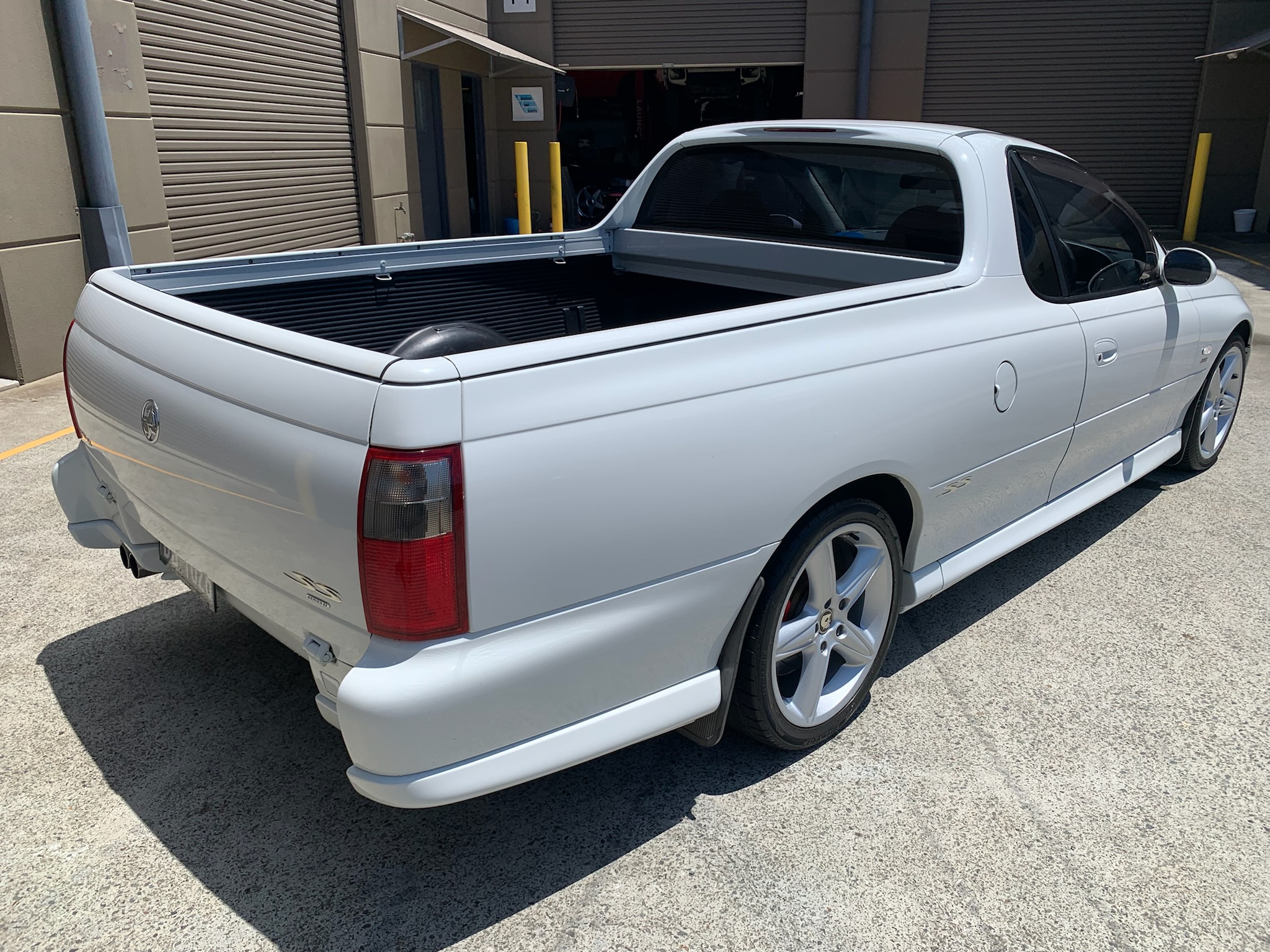 2001 HOLDEN COMMODORE VU SS 6 SP MANUAL UTILITY 