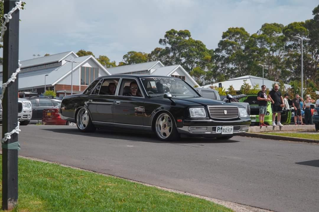 2010 TOYOTA CENTURY SALOON