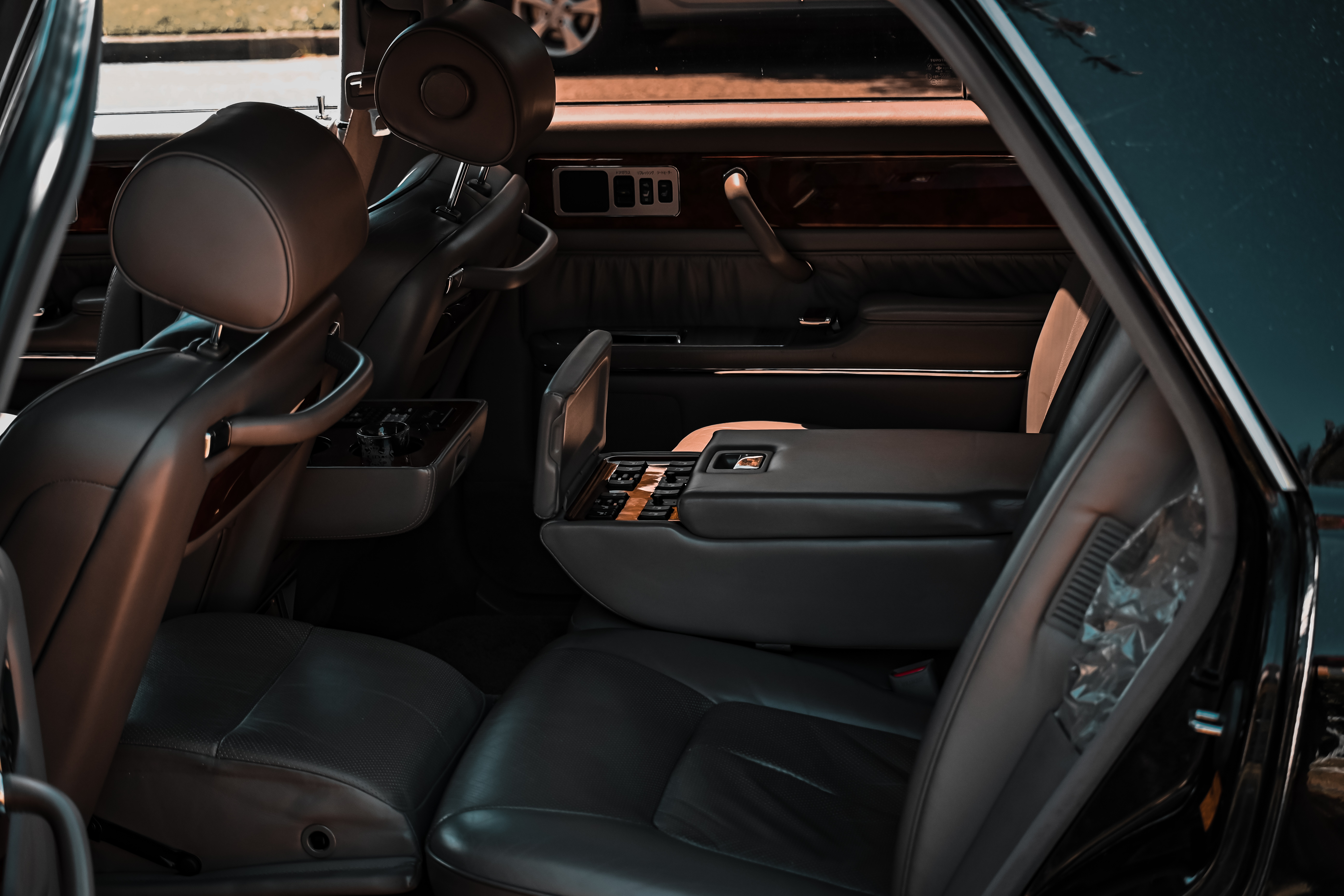 2010 TOYOTA CENTURY SALOON