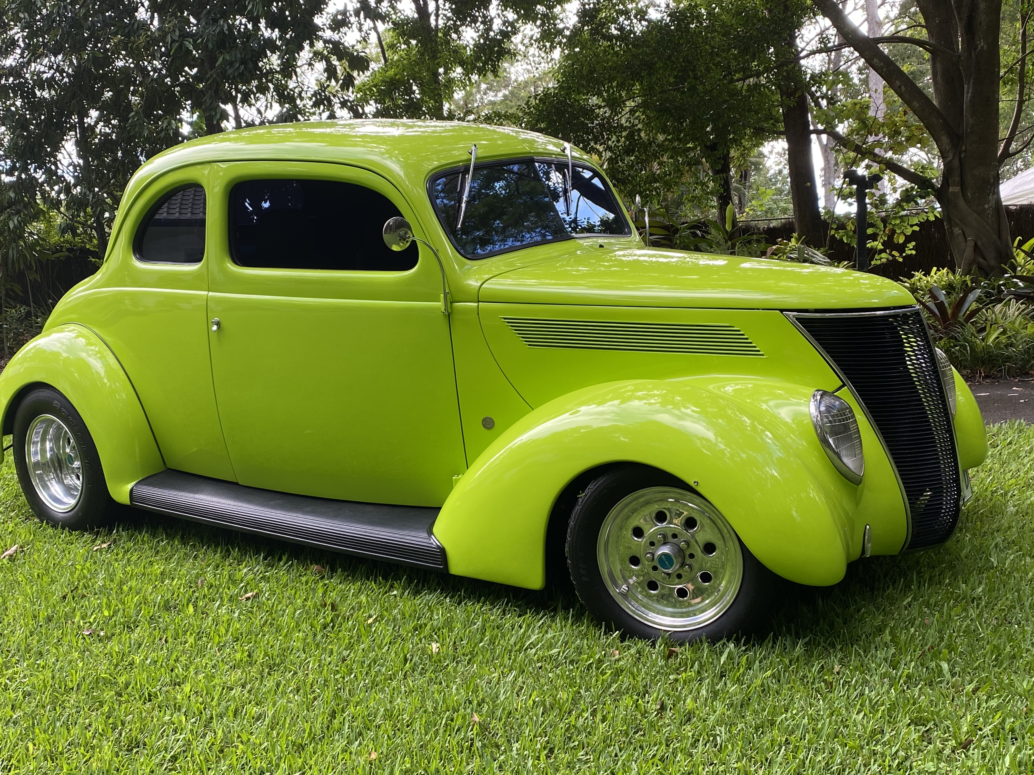 1937 FORD COUPE