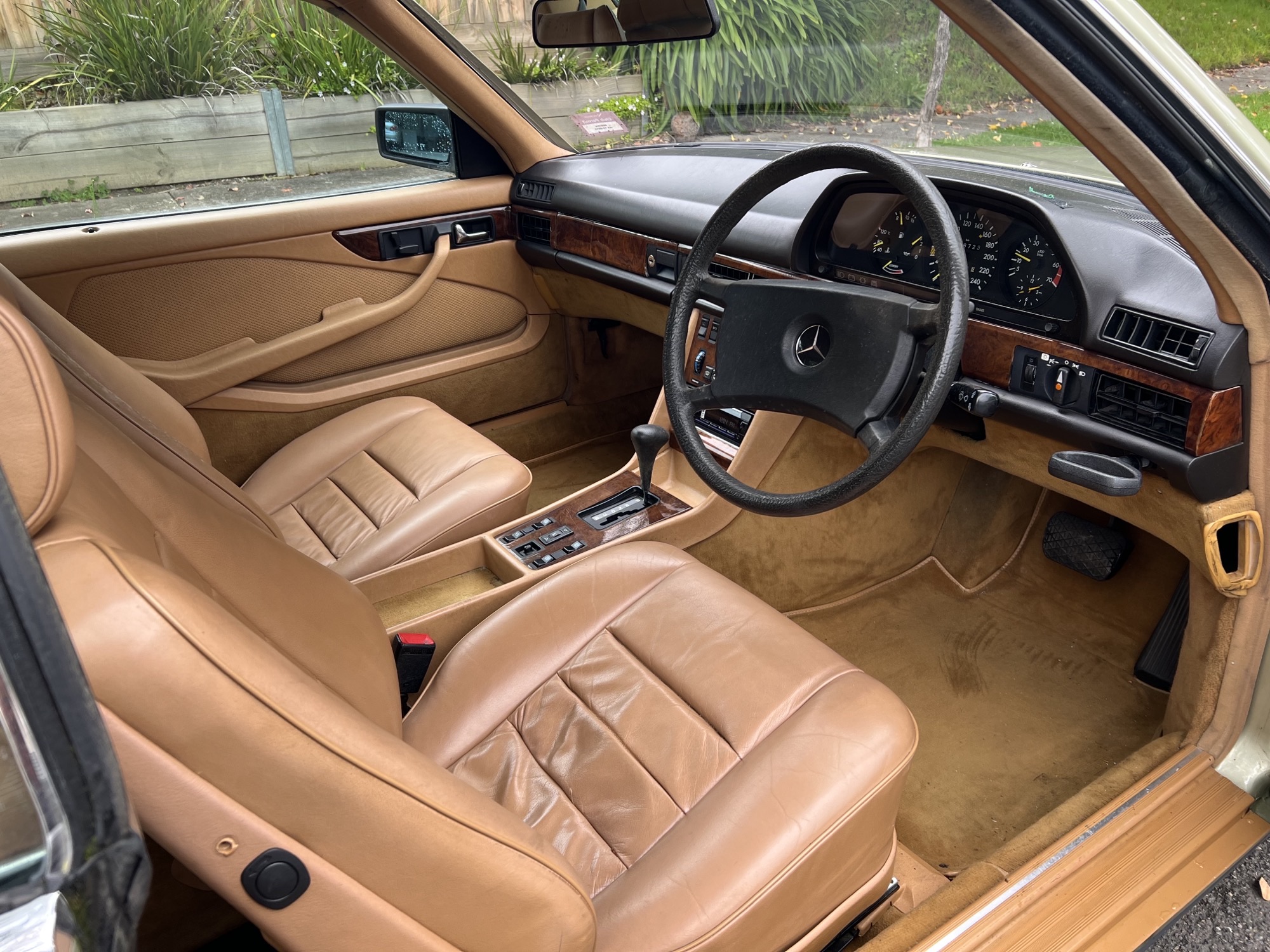 1983 MERCEDES-BENZ 380 SEC 4 SP AUTOMATIC 2D COUPE 