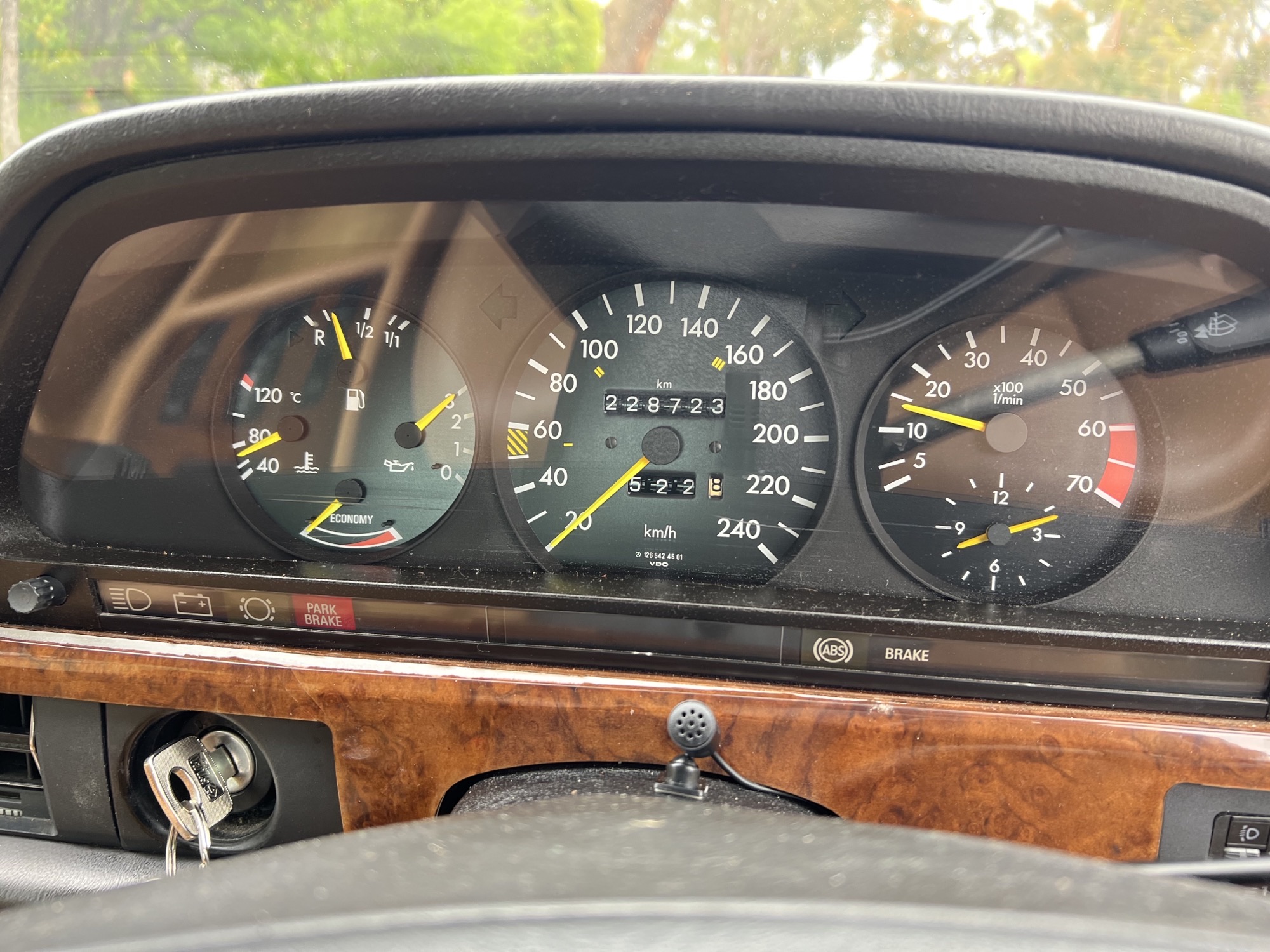 1983 MERCEDES-BENZ 380 SEC 4 SP AUTOMATIC 2D COUPE 