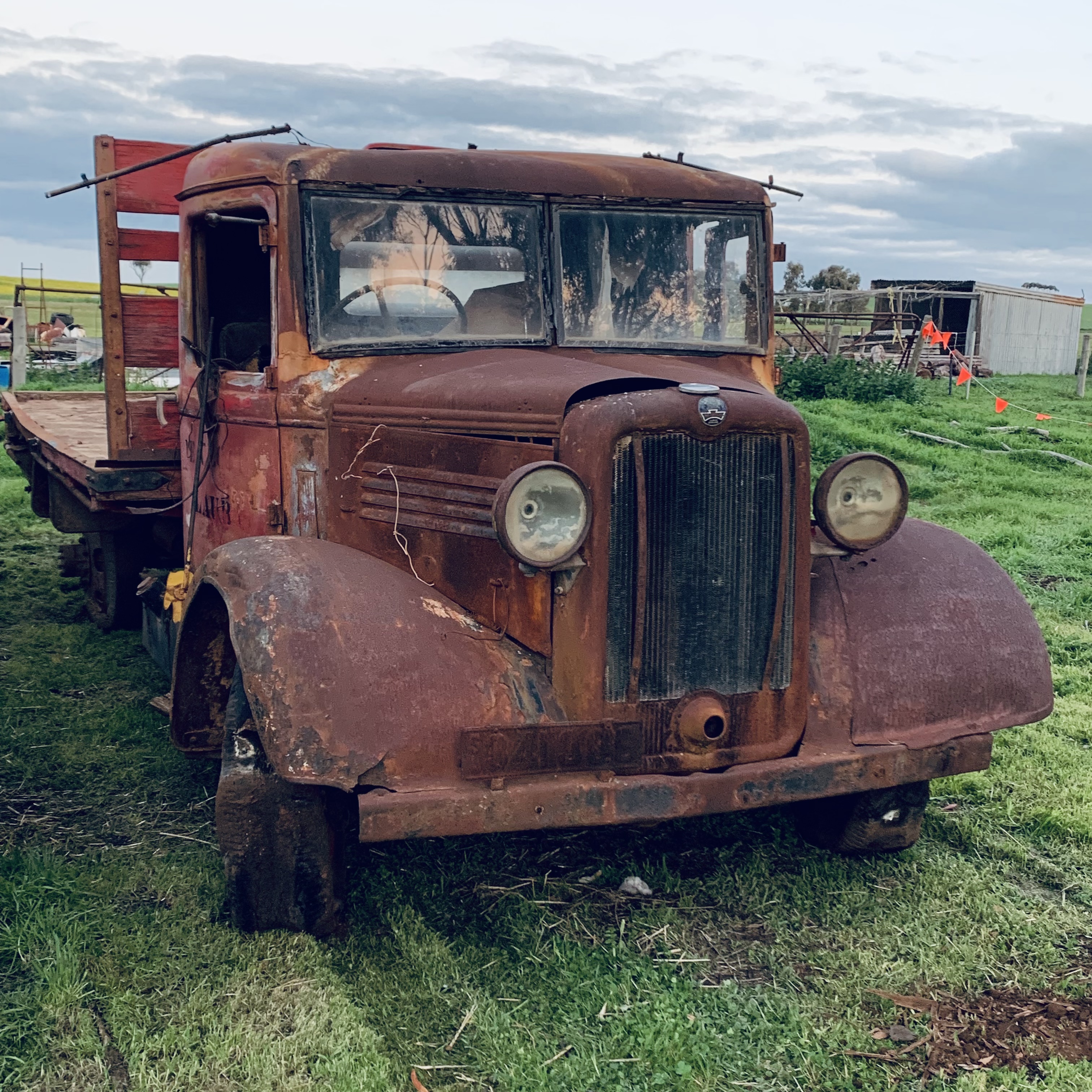 1939? BEDFORD TRUCK 