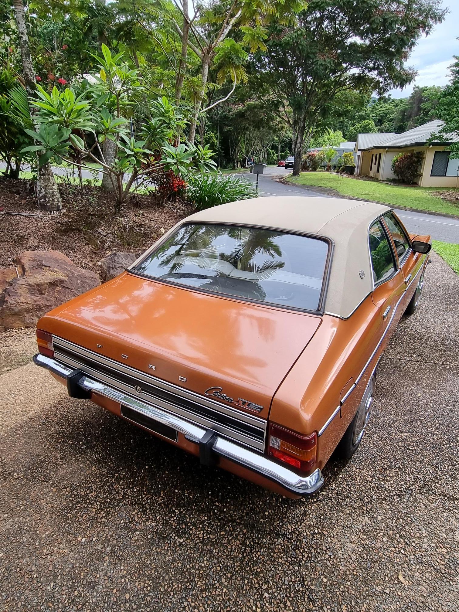 1976 FORD CORTINA TD XLE SEDAN