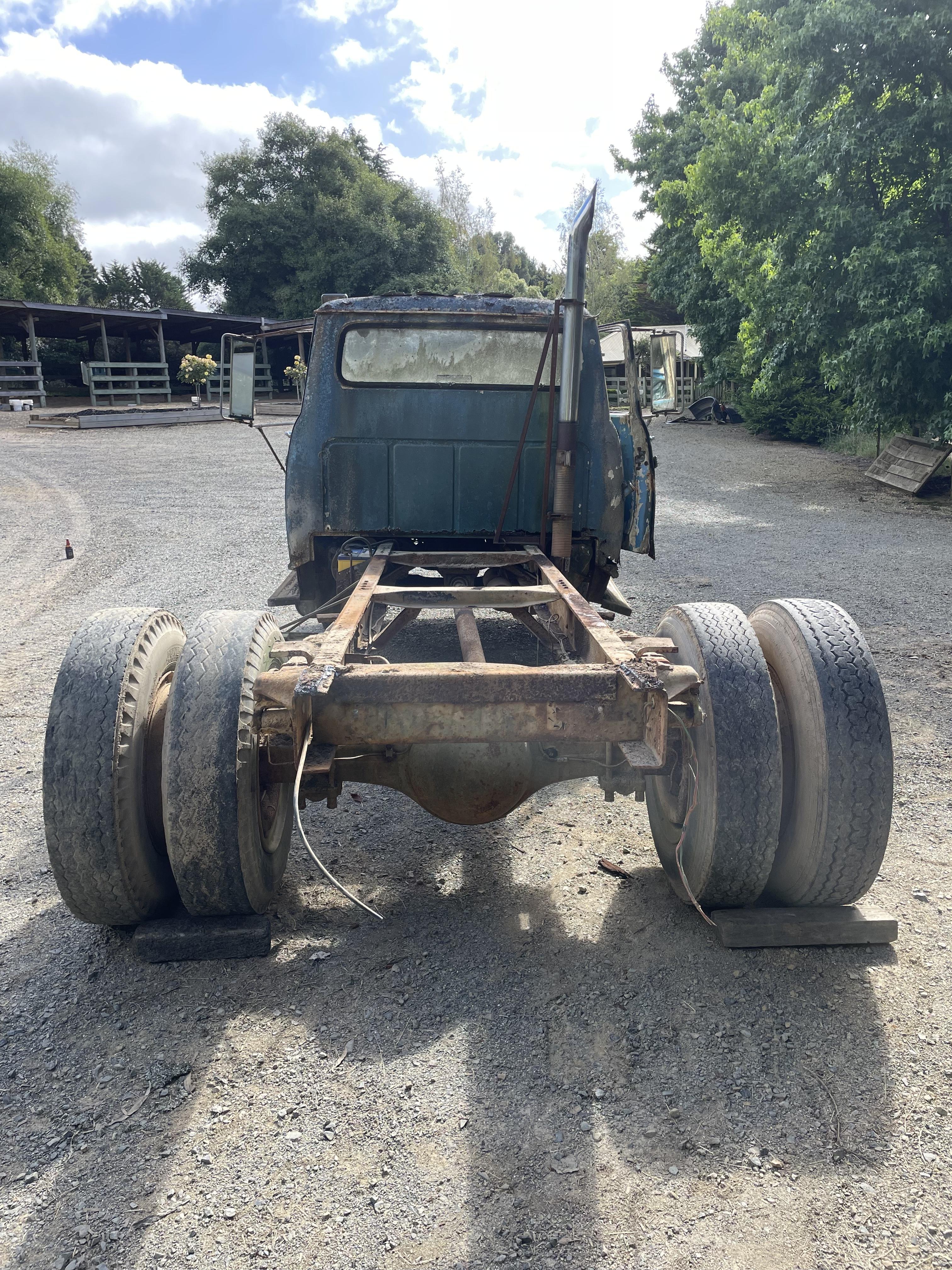 1965 DODGE RIGID TRUCK