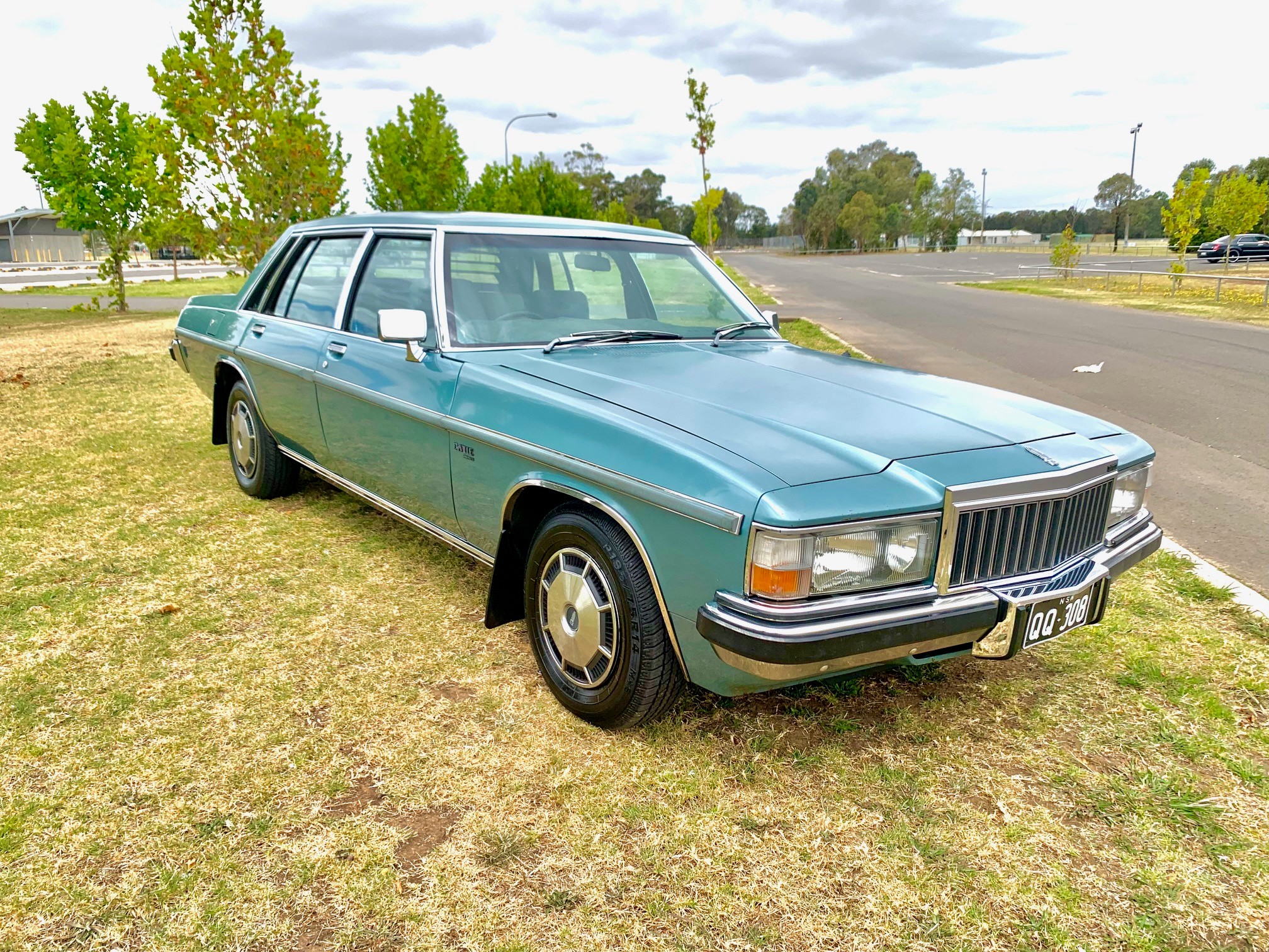 1984 HOLDEN STATESMAN WB2 DE VILLE SEDAN