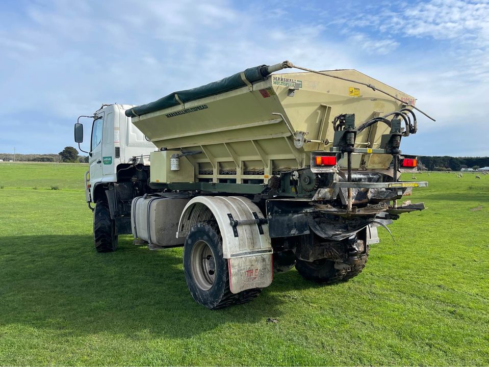 2007 HINO GT1J 4X4 SPREADER TRUCK