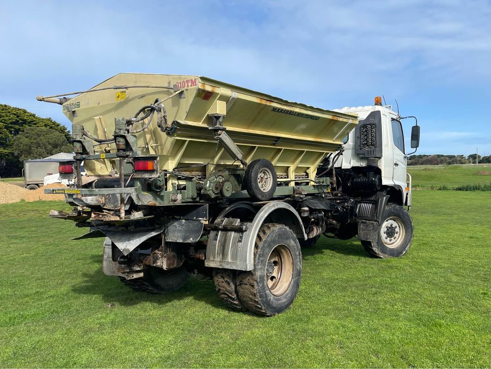 2007 HINO GT1J 4X4 SPREADER TRUCK
