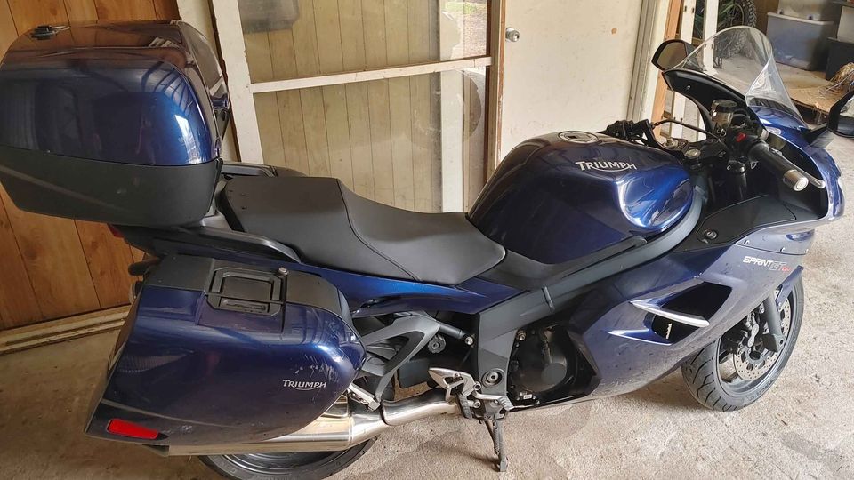 2011 TRIUMPH SPRINT ST SPORTS