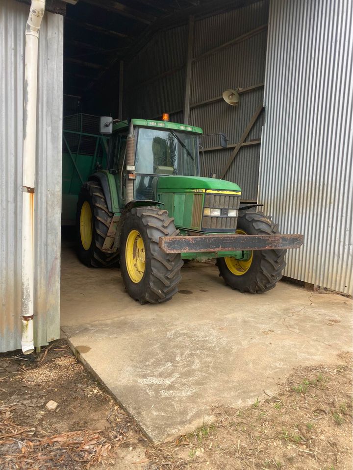 1999 JOHN DEERE 6810 TRACTOR