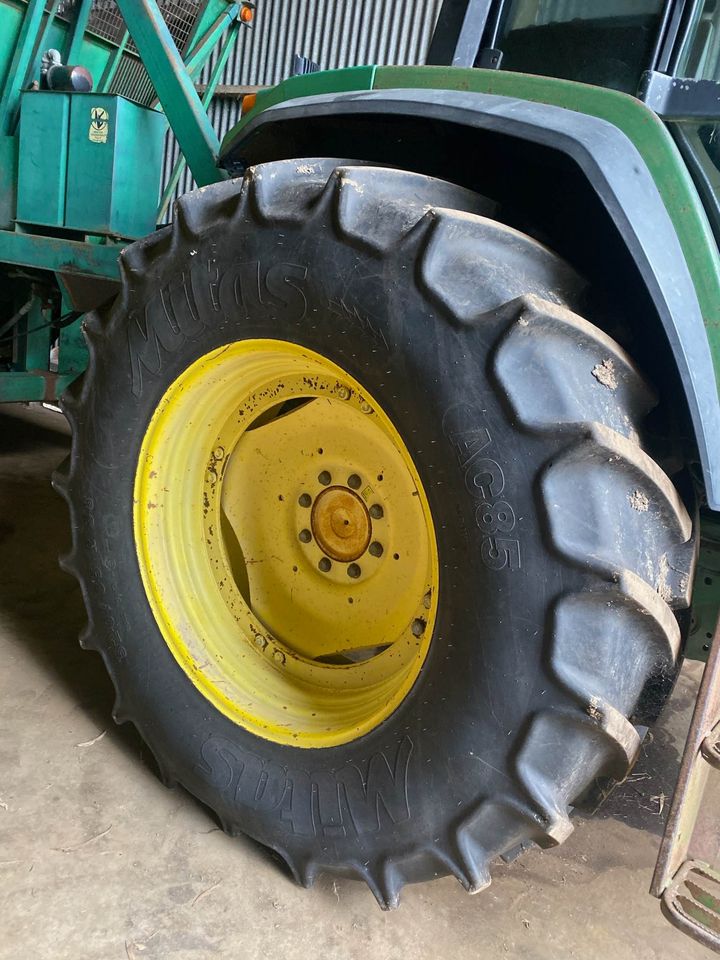1999 JOHN DEERE 6810 TRACTOR