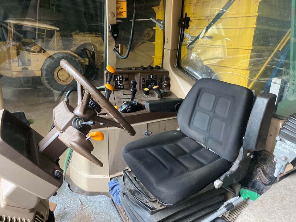 1999 JOHN DEERE 6810 TRACTOR
