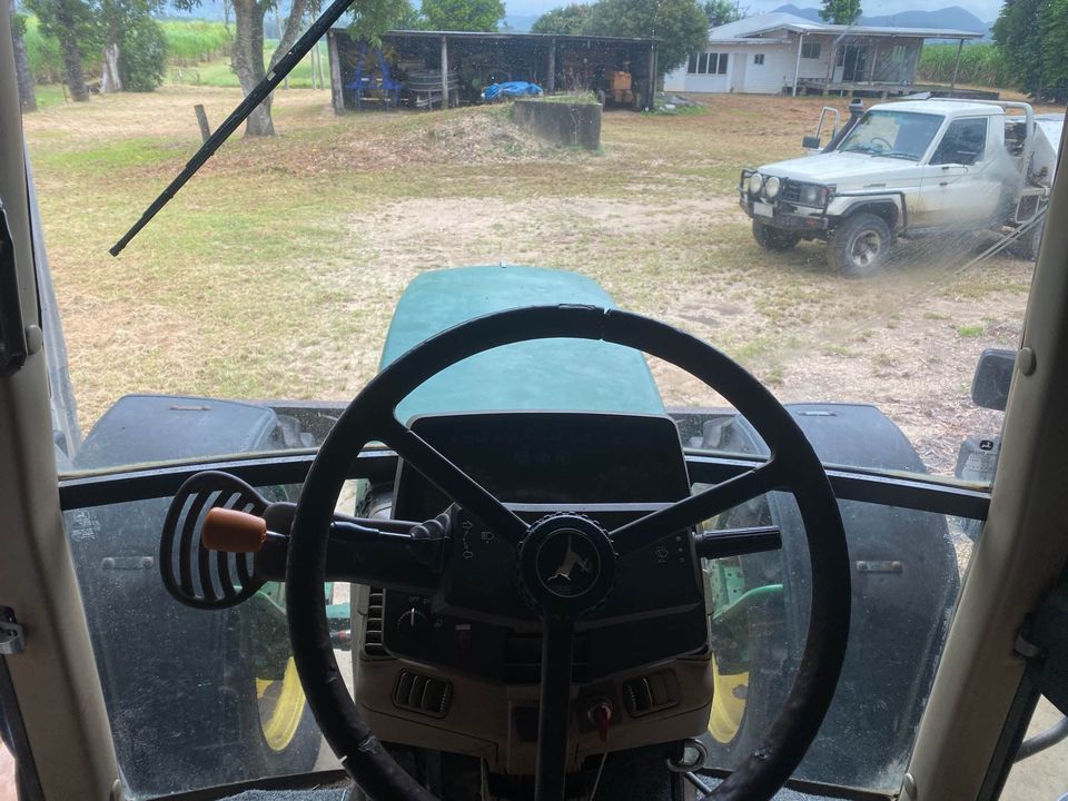 1999 JOHN DEERE 6810 TRACTOR