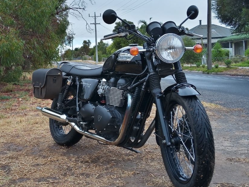 2016 TRIUMPH BONNEVILLE T100 BLACK ROAD