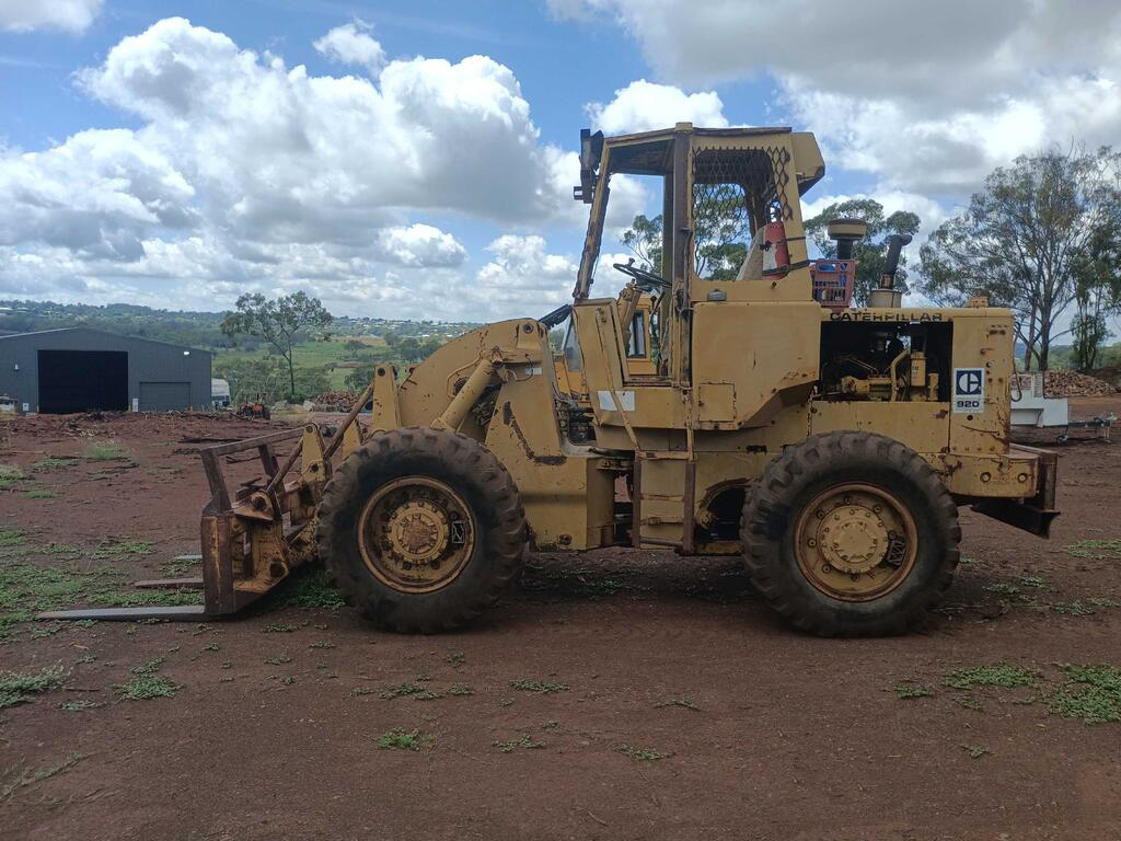 CATERPILLAR 920 FRONT END LOADER
