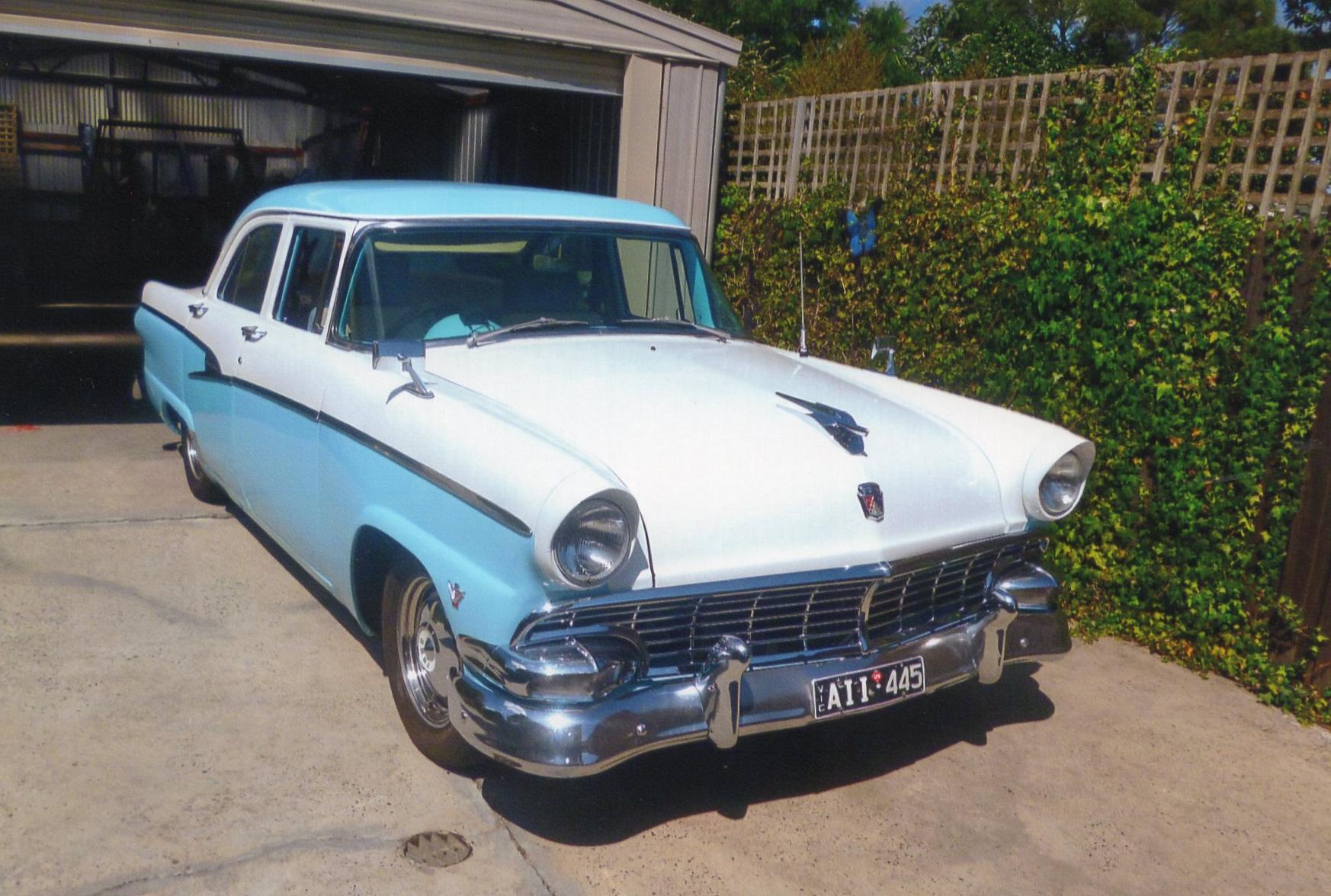 1956 FORD CUSTOMLINE SEDAN