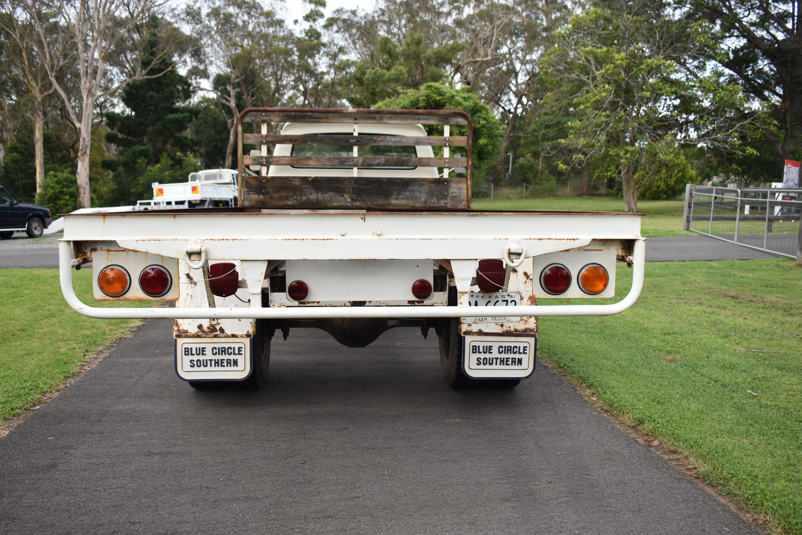 1964 FORD F500 TRAY TRUCK 