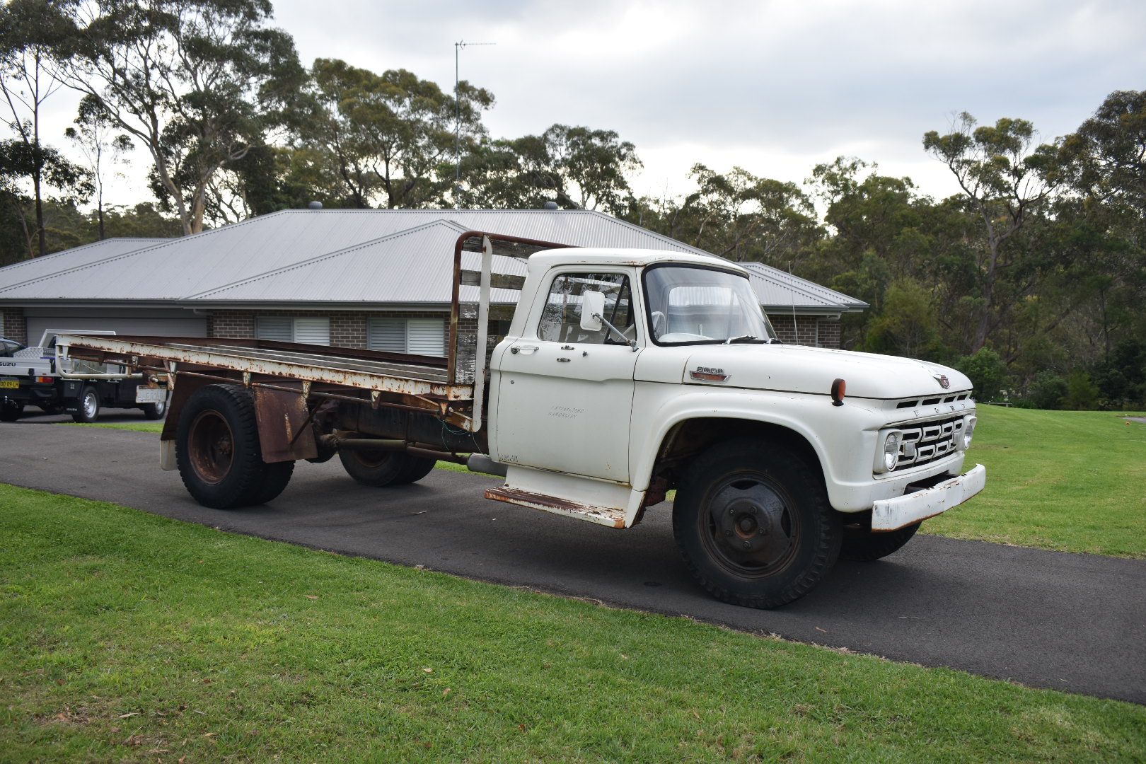 1964 FORD F500 TRAY TRUCK 