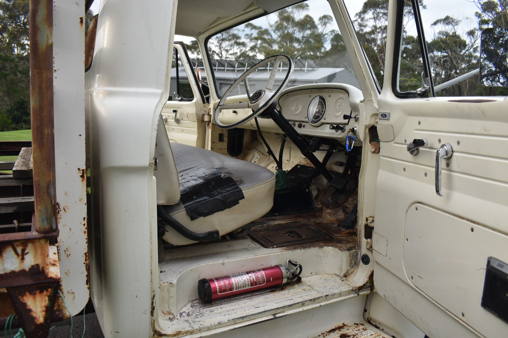 1964 FORD F500 TRAY TRUCK 