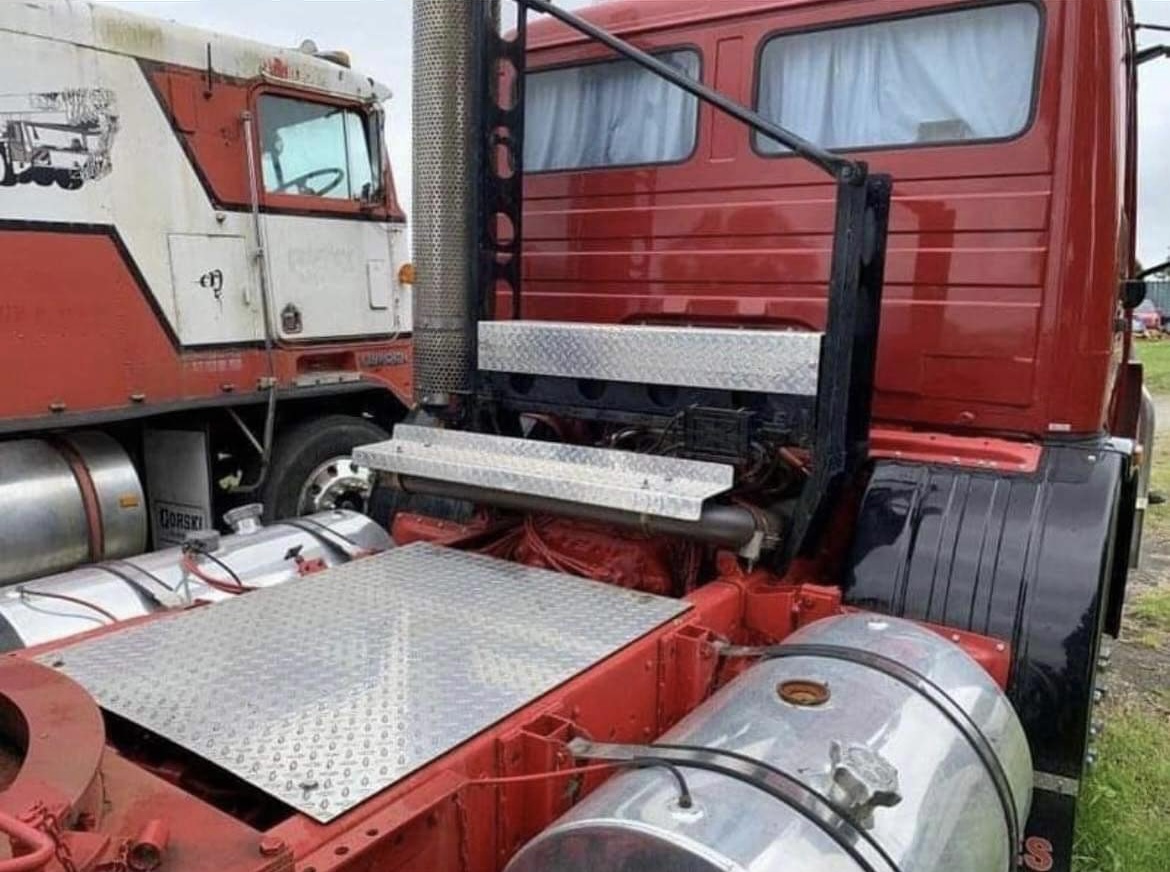 1983 MERCEDES BENZ V1425 PRIME MOVER 