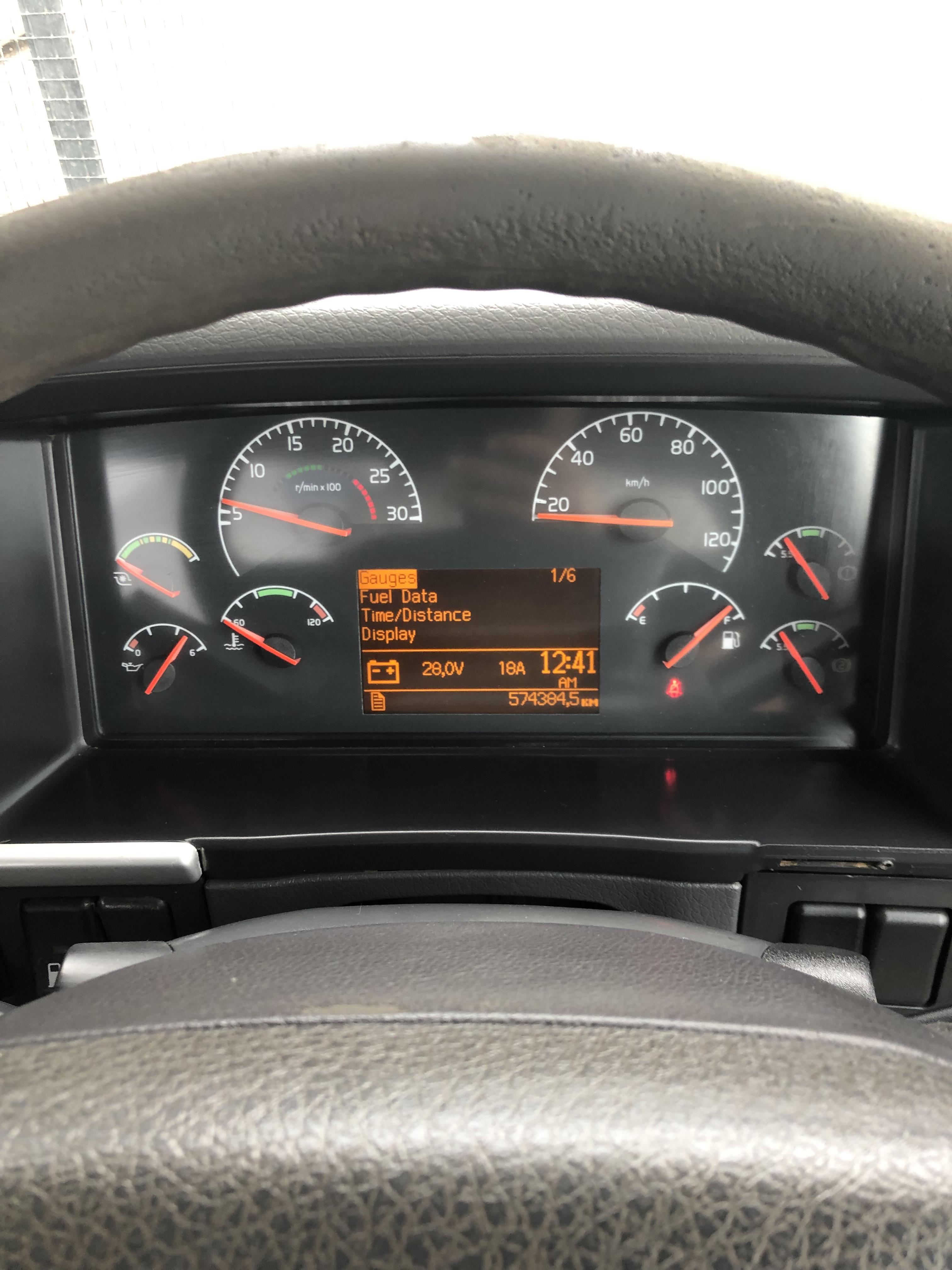 2003 VOLVO FUEL TANKER 