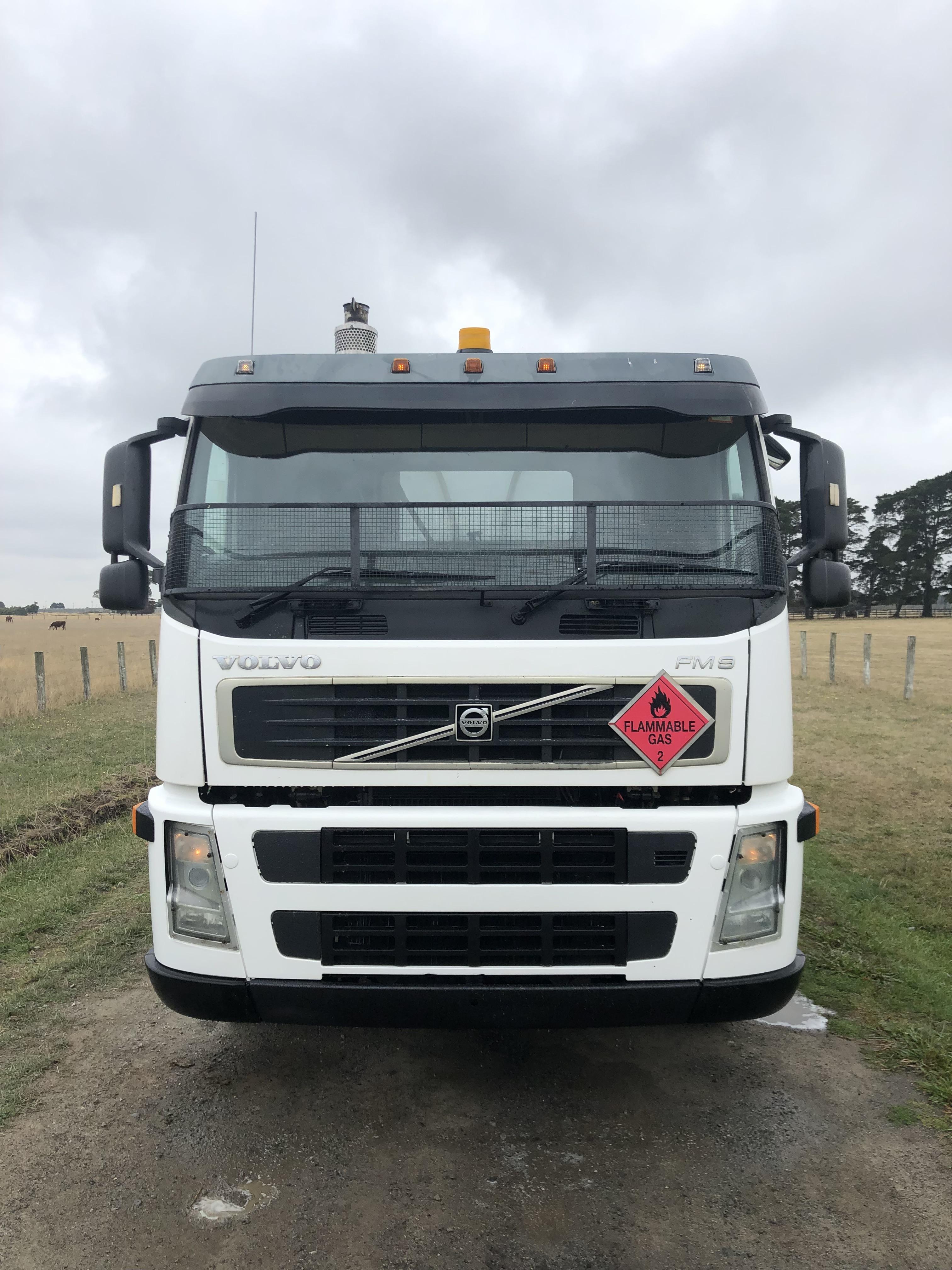 2003 VOLVO FUEL TANKER 