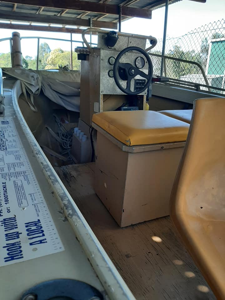 1993 QUINTREX 4 .5M FISH RAIDER CENTRE CONSOLE