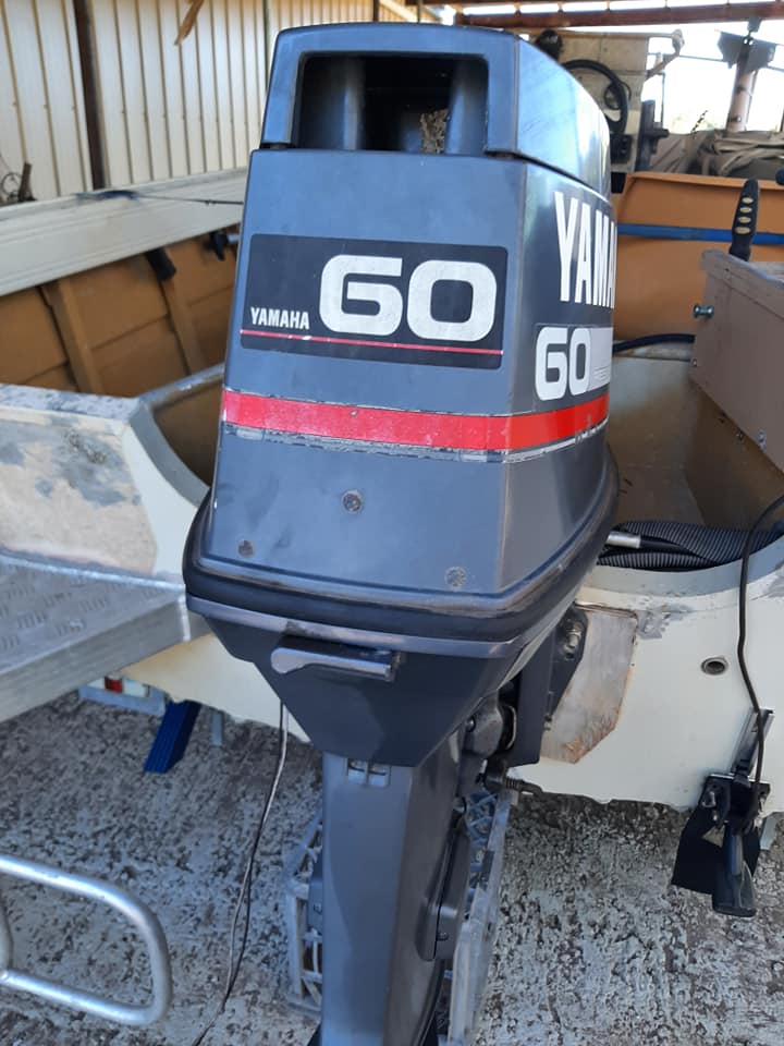 1993 QUINTREX 4 .5M FISH RAIDER CENTRE CONSOLE