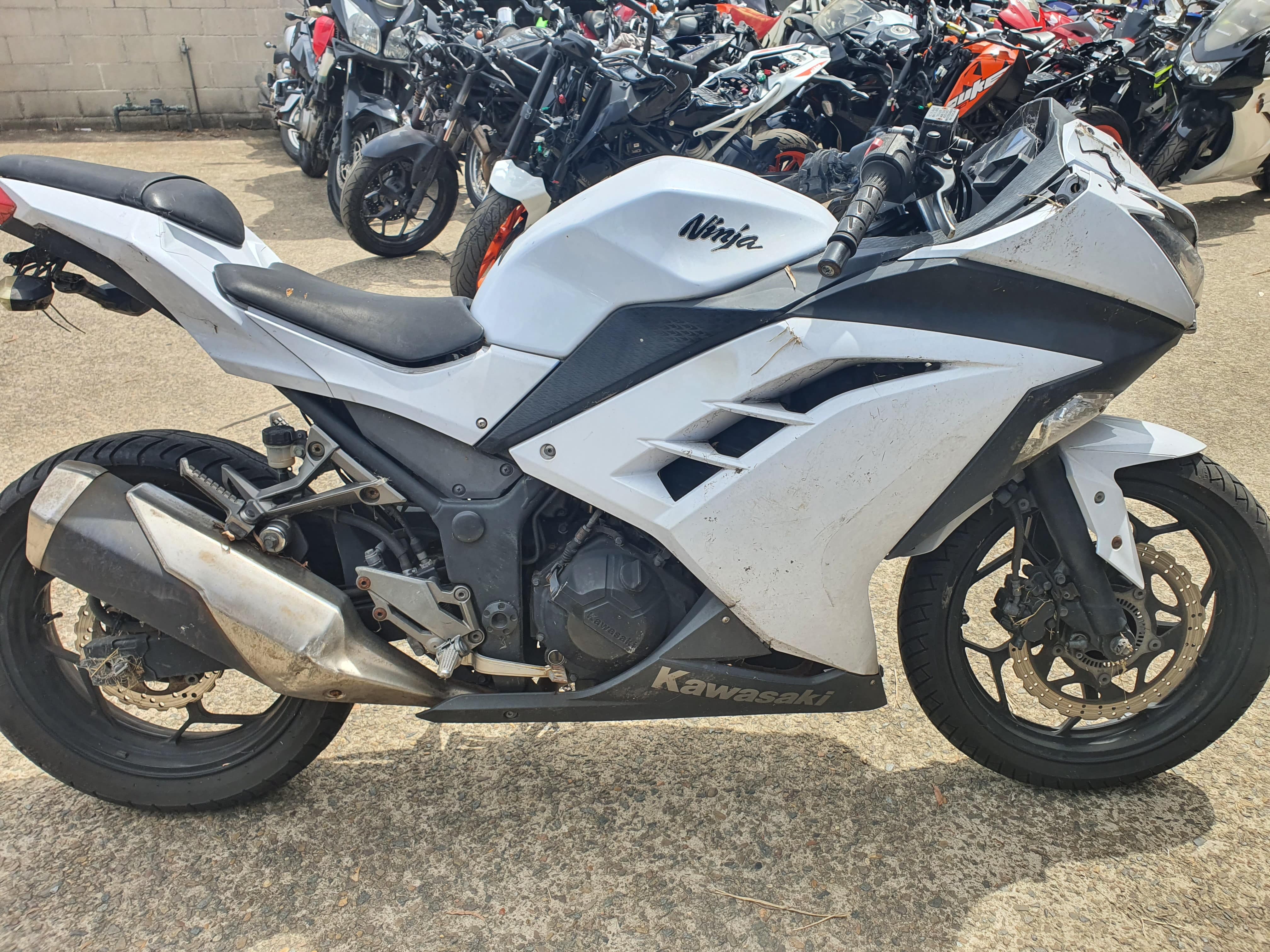 09/2012 KAWASAKI EX300 NINJA SPORTS