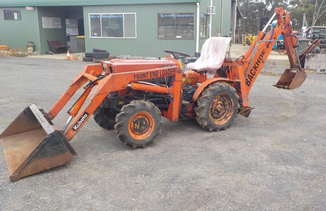 Kubota B7100 FEL Backhoe