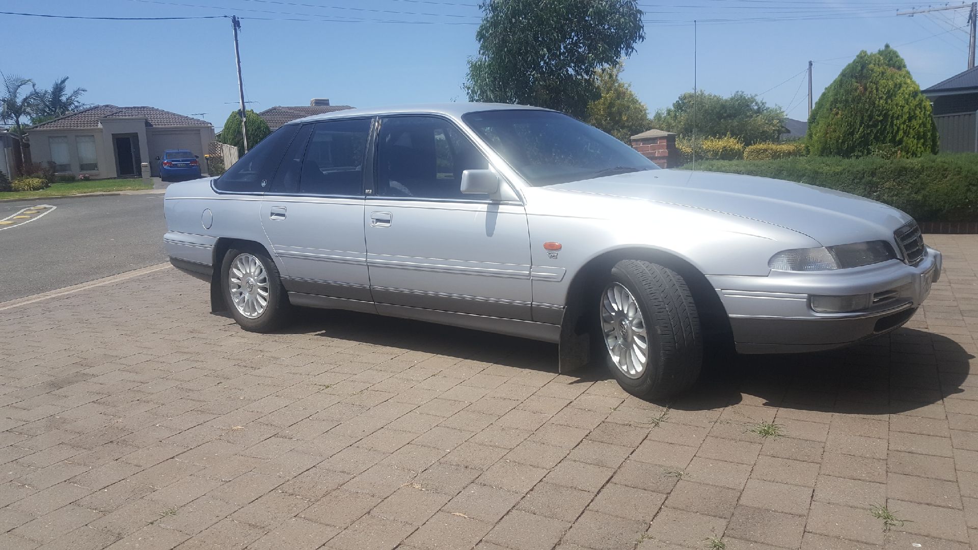 1998 HOLDEN STATESMAN VS SEDAN